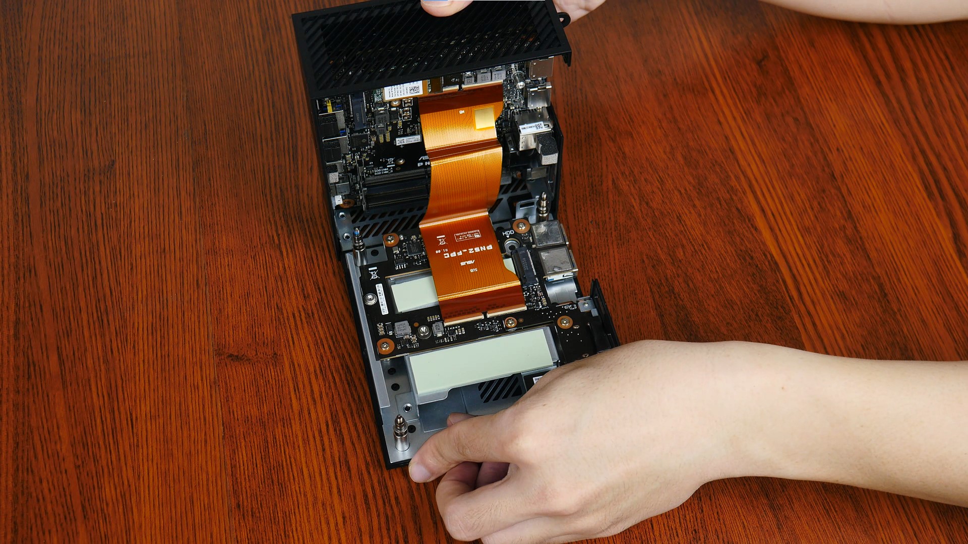 ASUS ExpertCenter PN53 Mini PC Service Accessibility (2)