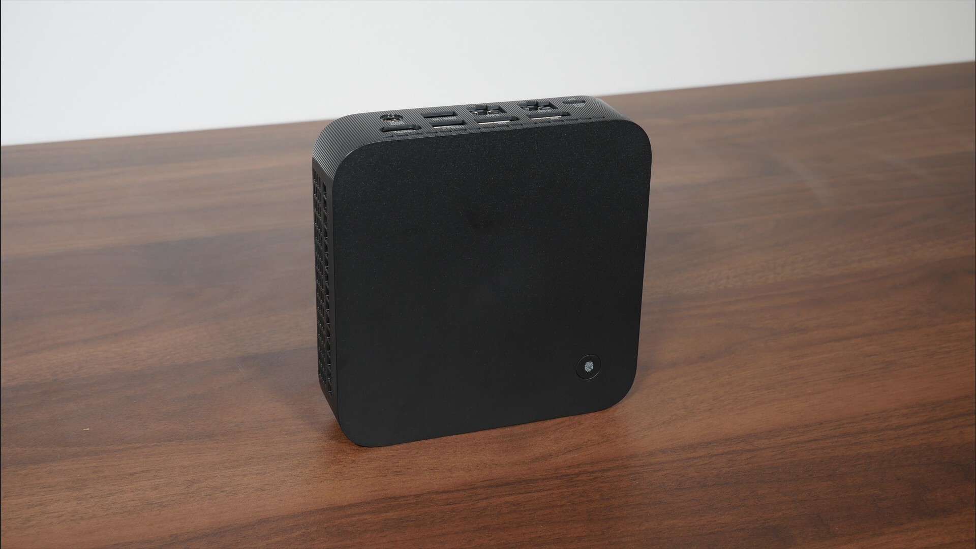 ASUS ExpertCenter PN54-S1 Aesthetics (Top)