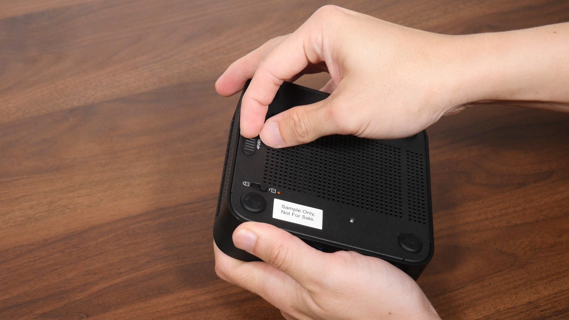 ASUS ExpertCenter PN54-S1 Service Access (1)