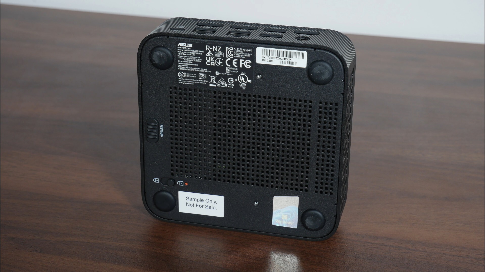 ASUS ExpertCenter PN54 Aesthetics (2)