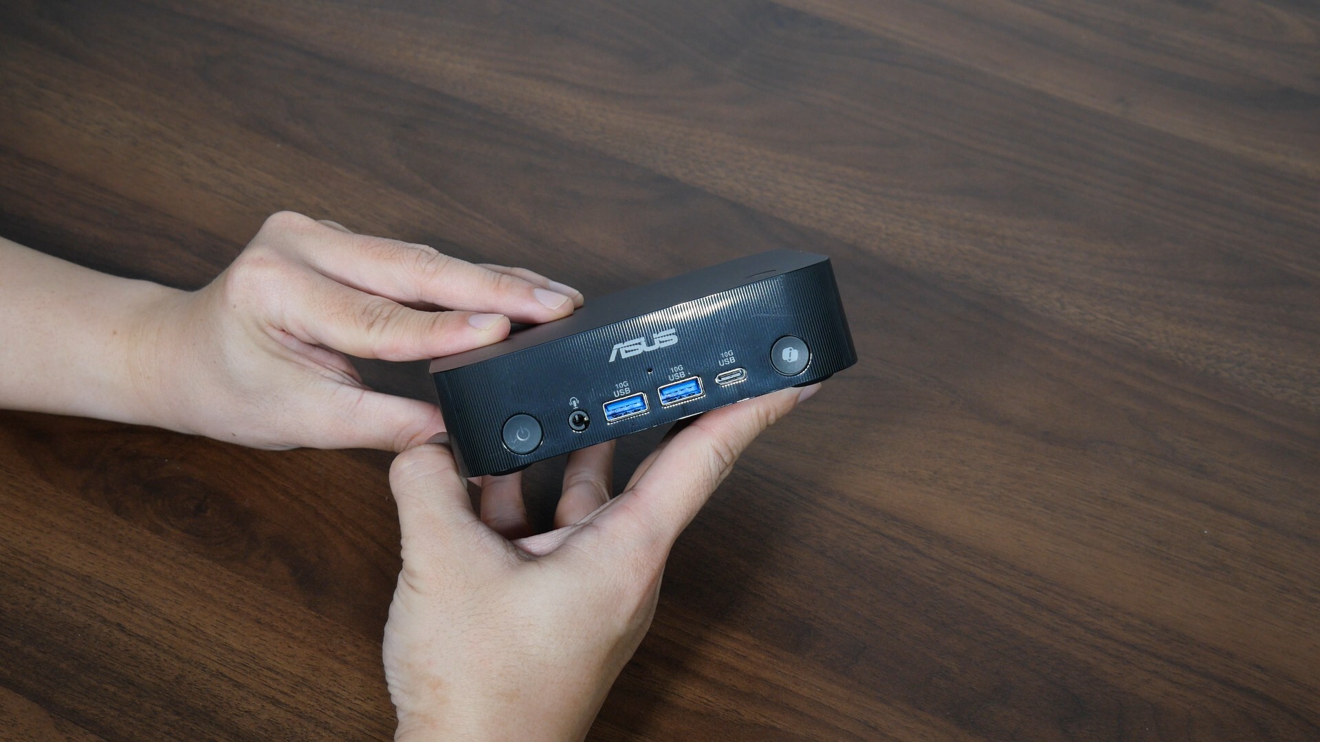 ASUS ExpertCenter PN54 Aesthetics (3)