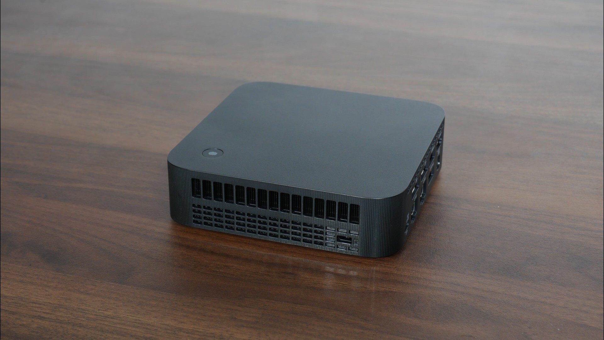 ASUS ExpertCenter PN54 Aesthetics (Right Side)