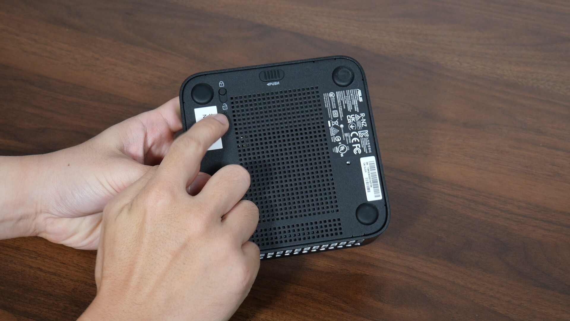 ASUS ExpertCenter PN54 Service Access (1)