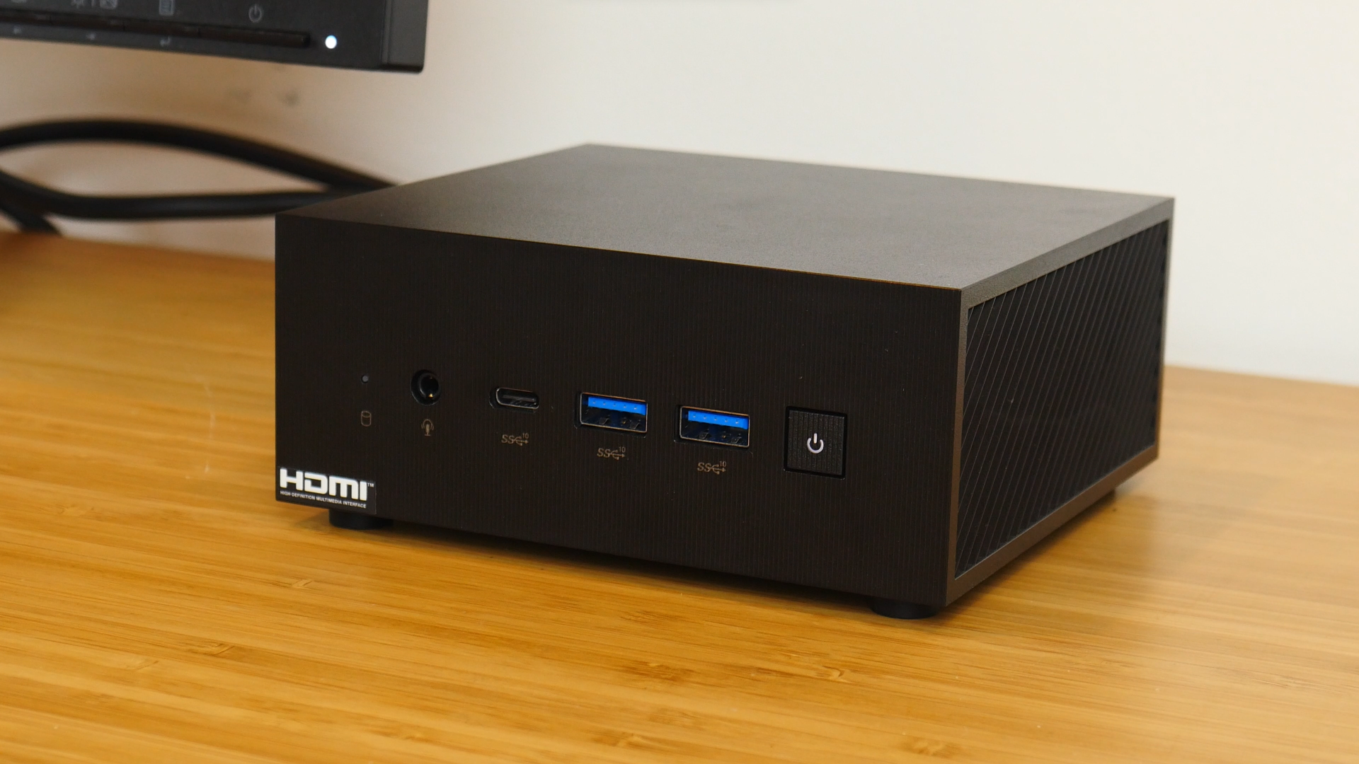 ASUS ExpertCenter PN64 Aesthetics