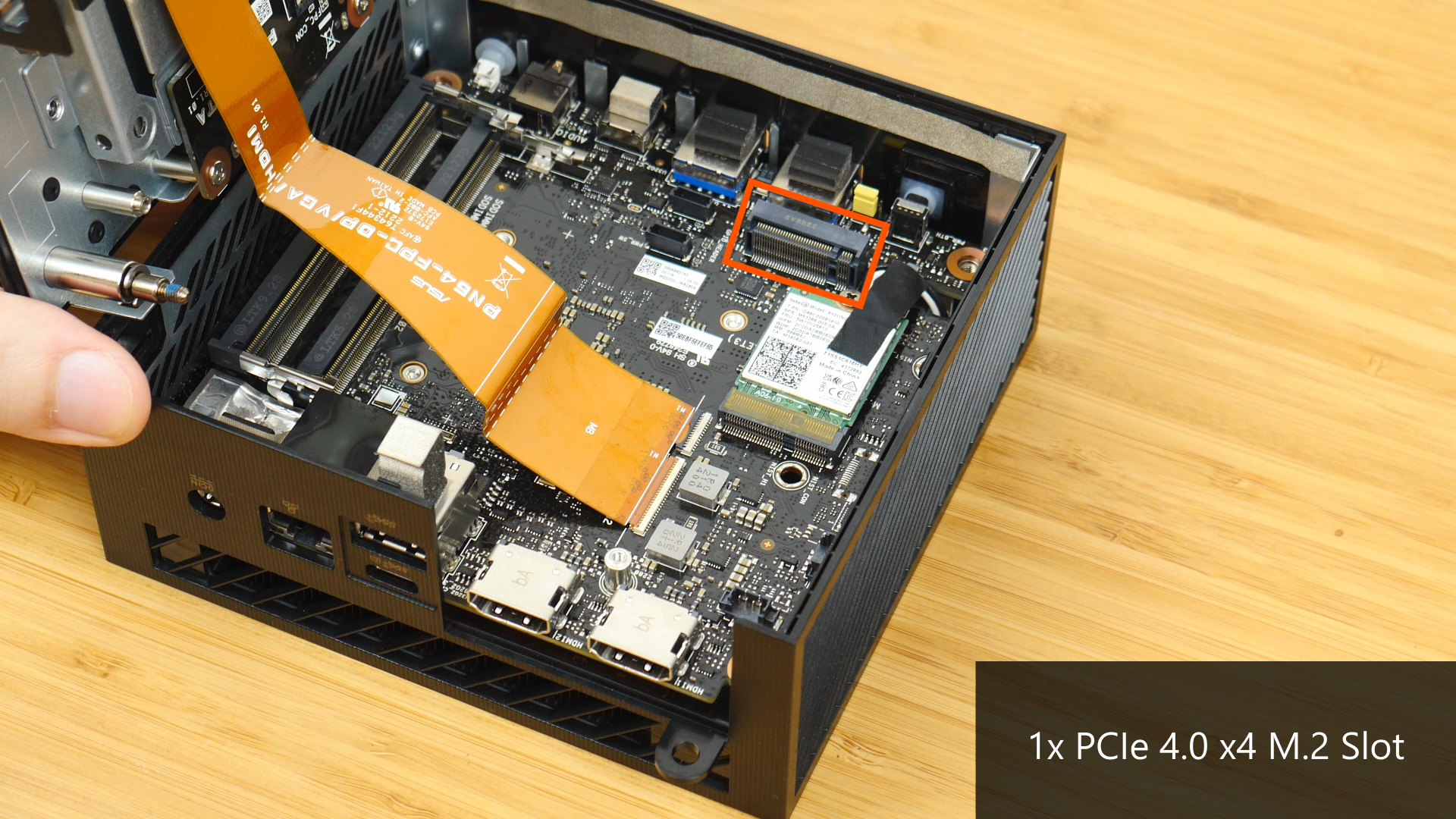 ASUS ExpertCenter PN64 M.2 Slot