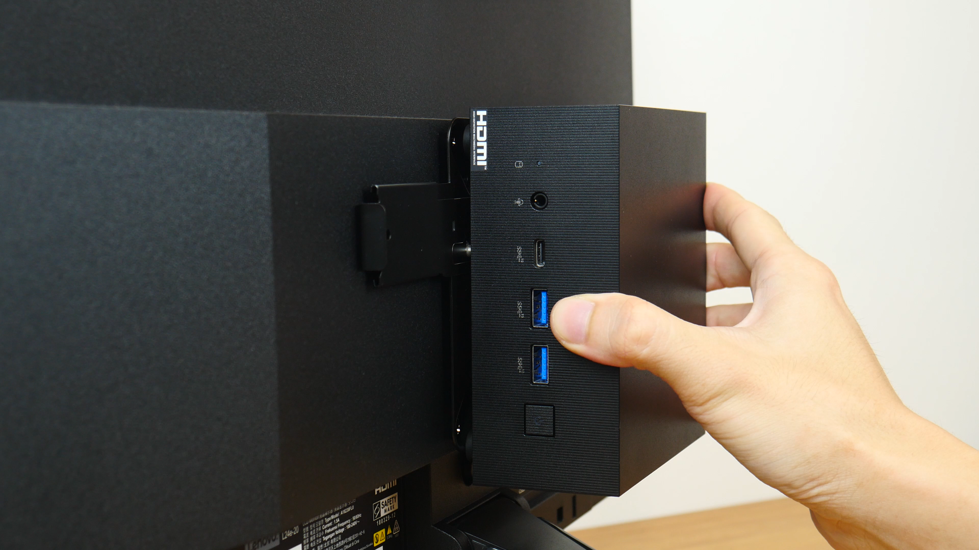 ASUS ExpertCenter PN64 VESA Mount (2)