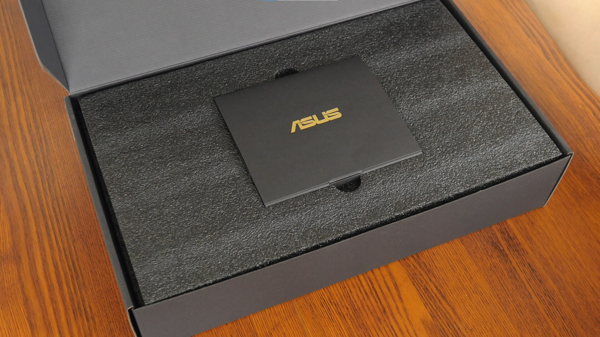 ASUS PRIME GeForce RTX 5060 Ti 16GB GDDR7 OC Edition Packaging (Contents-1)