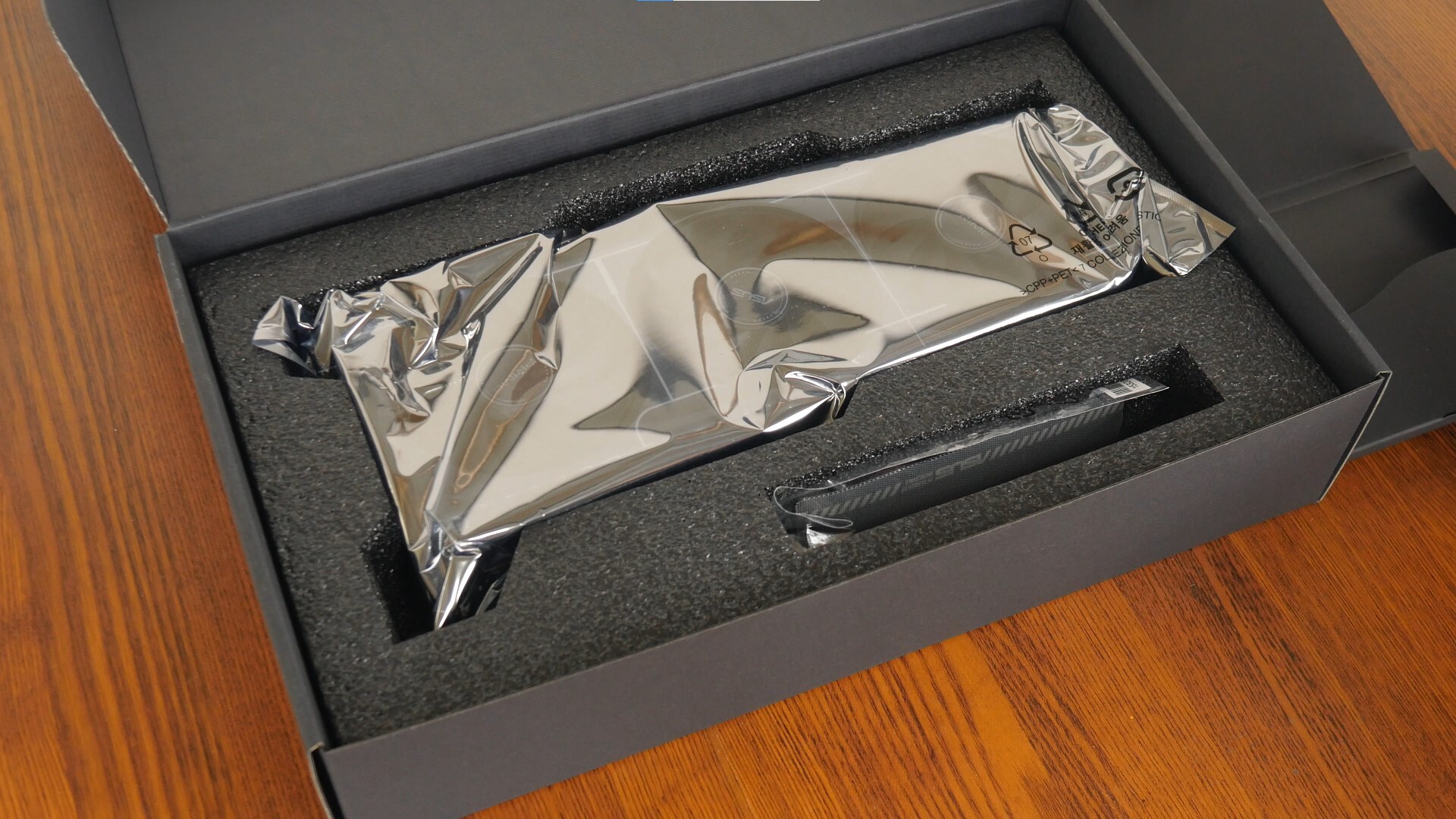 ASUS PRIME GeForce RTX 5060 Ti 16GB GDDR7 OC Edition Packaging (Contents-2)