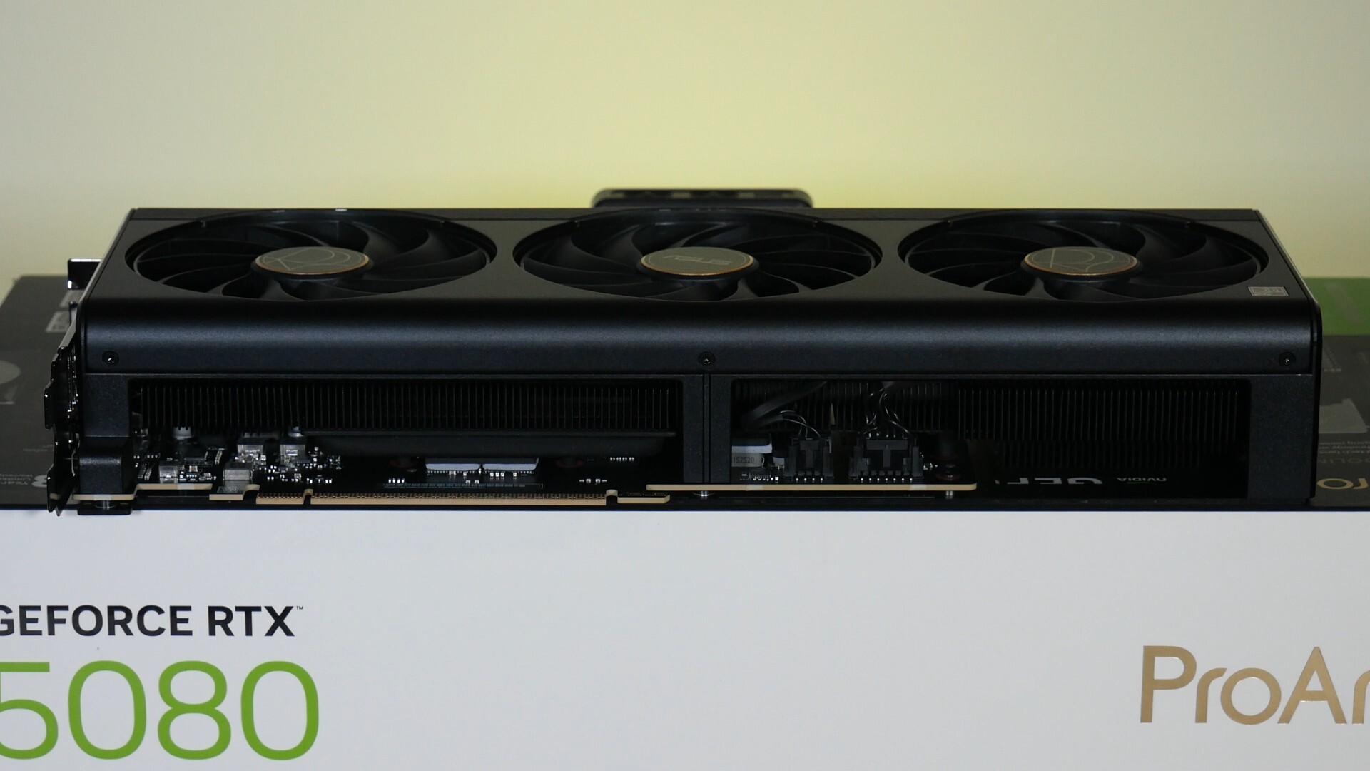 ASUS ProArt GeForce RTX 5080 16GB GDDR7 OC Edition Aesthetics (Bottom Long Edge)