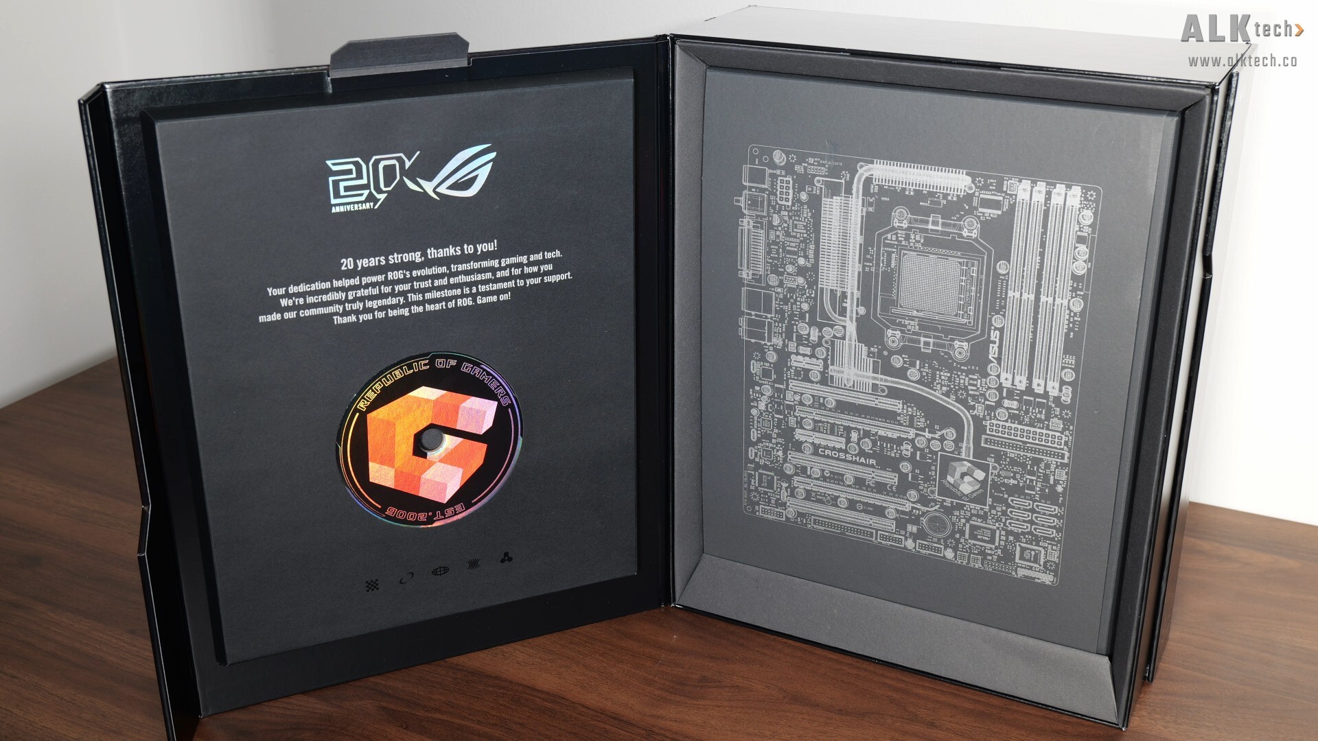 ASUS ROG CROSSHAIR 2006 Packaging (Inner Opened)