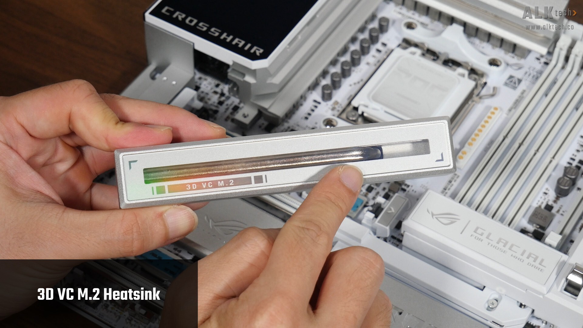  ASUS ROG CROSSHAIR X870E GLACIAL 3D VC M.2 Heatsink