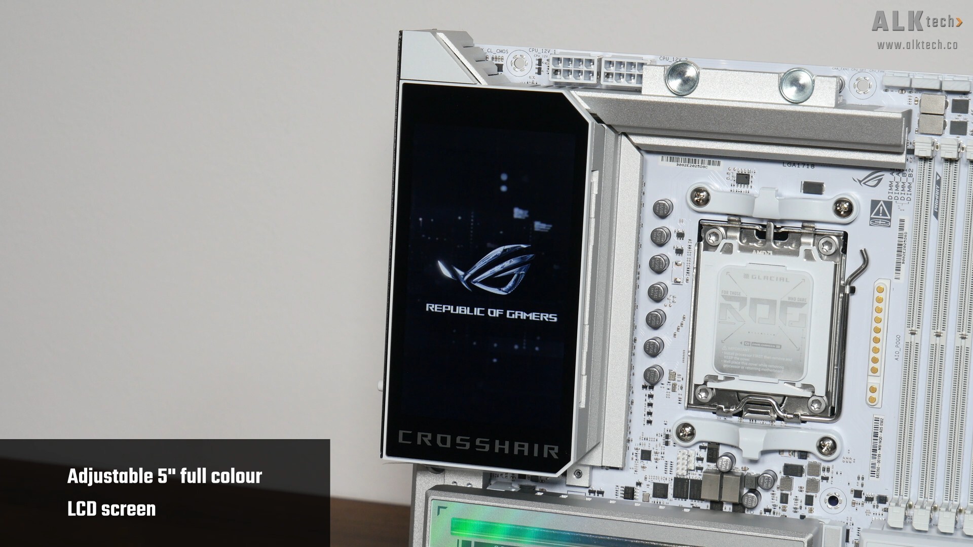  ASUS ROG CROSSHAIR X870E GLACIAL Adjustable LCD Screen (1)