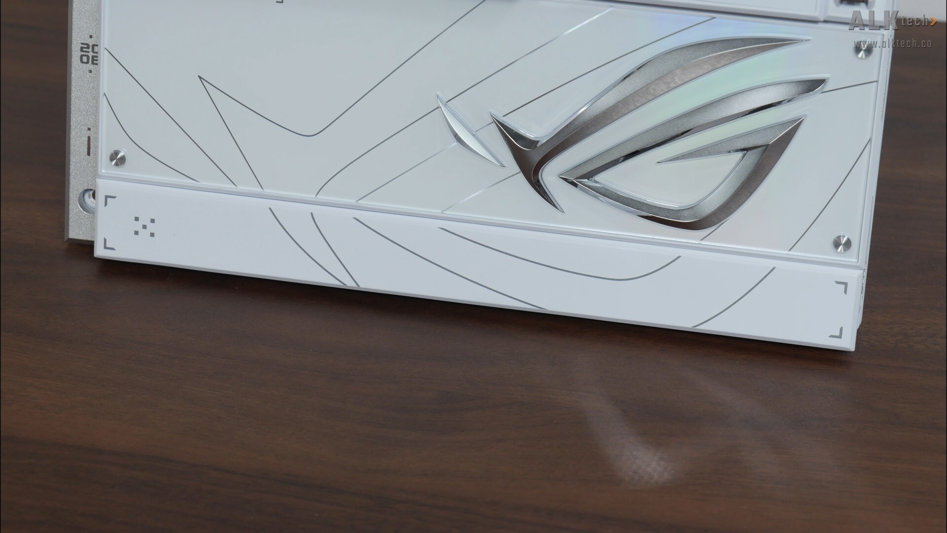 ASUS ROG CROSSHAIR X870E GLACIAL Aesthetic Shrouds (2)