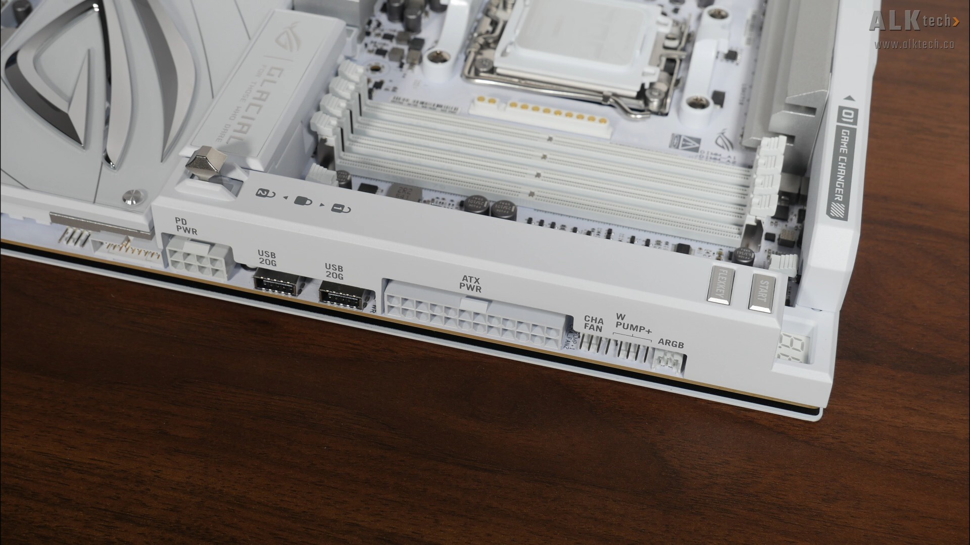 ASUS ROG CROSSHAIR X870E GLACIAL Aesthetic Shrouds (3)