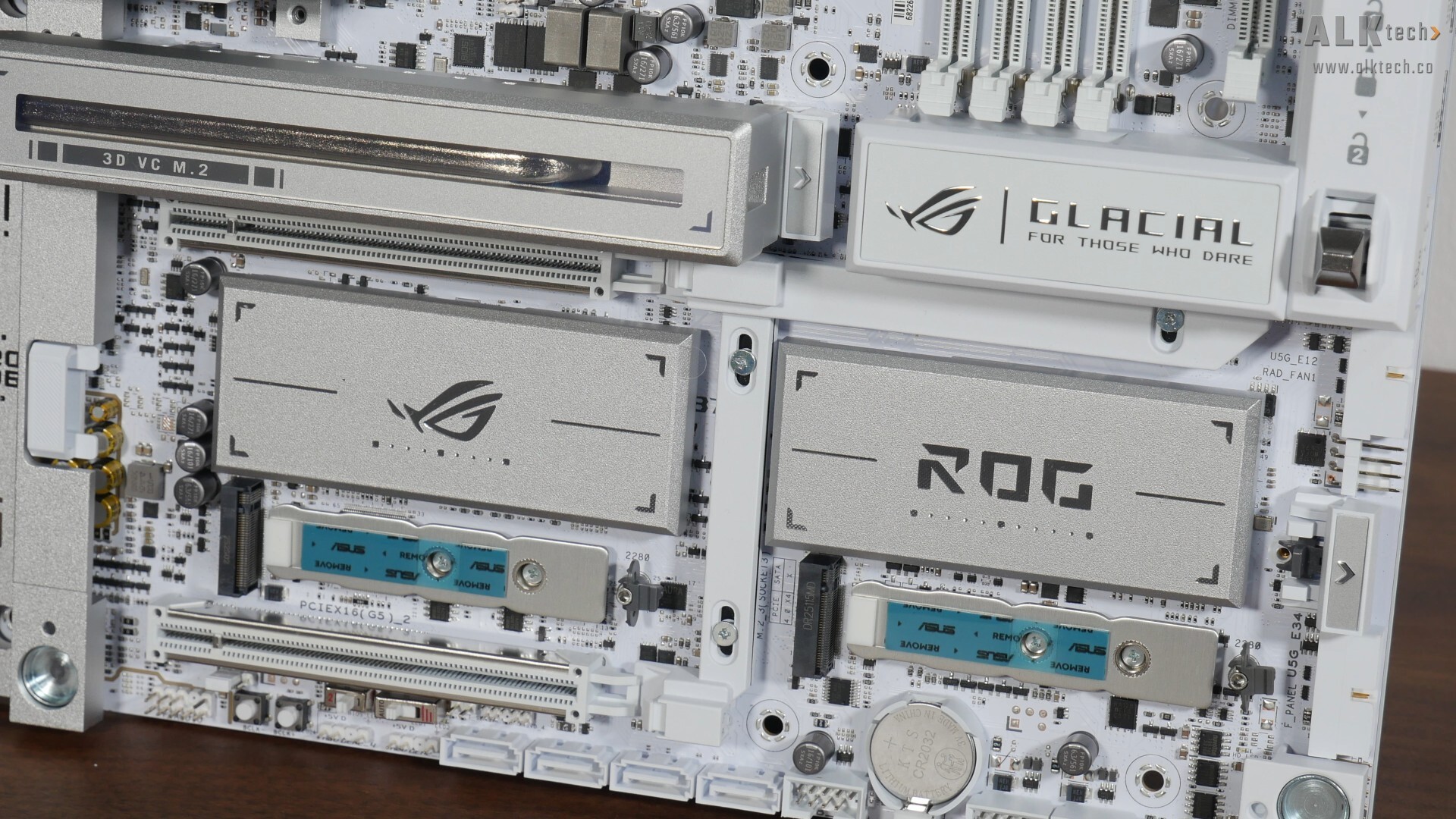  ASUS ROG CROSSHAIR X870E GLACIAL Chipset Heatsinks