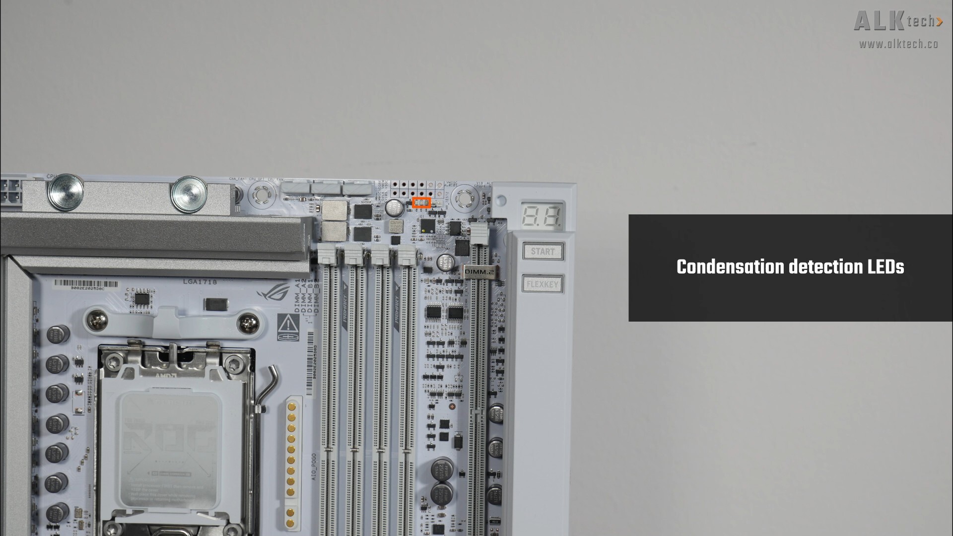  ASUS ROG CROSSHAIR X870E GLACIAL Condensation Detection LEDs