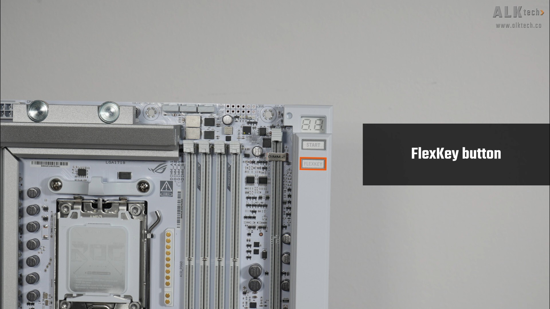  ASUS ROG CROSSHAIR X870E GLACIAL FlexKey Button