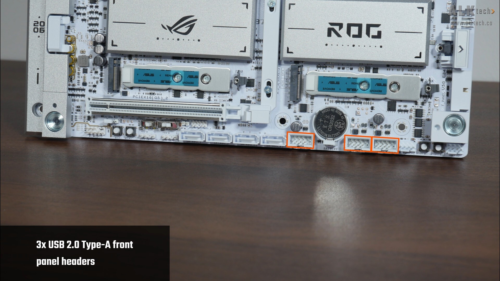  ASUS ROG CROSSHAIR X870E GLACIAL Front Panel USB 2.0 Type-A