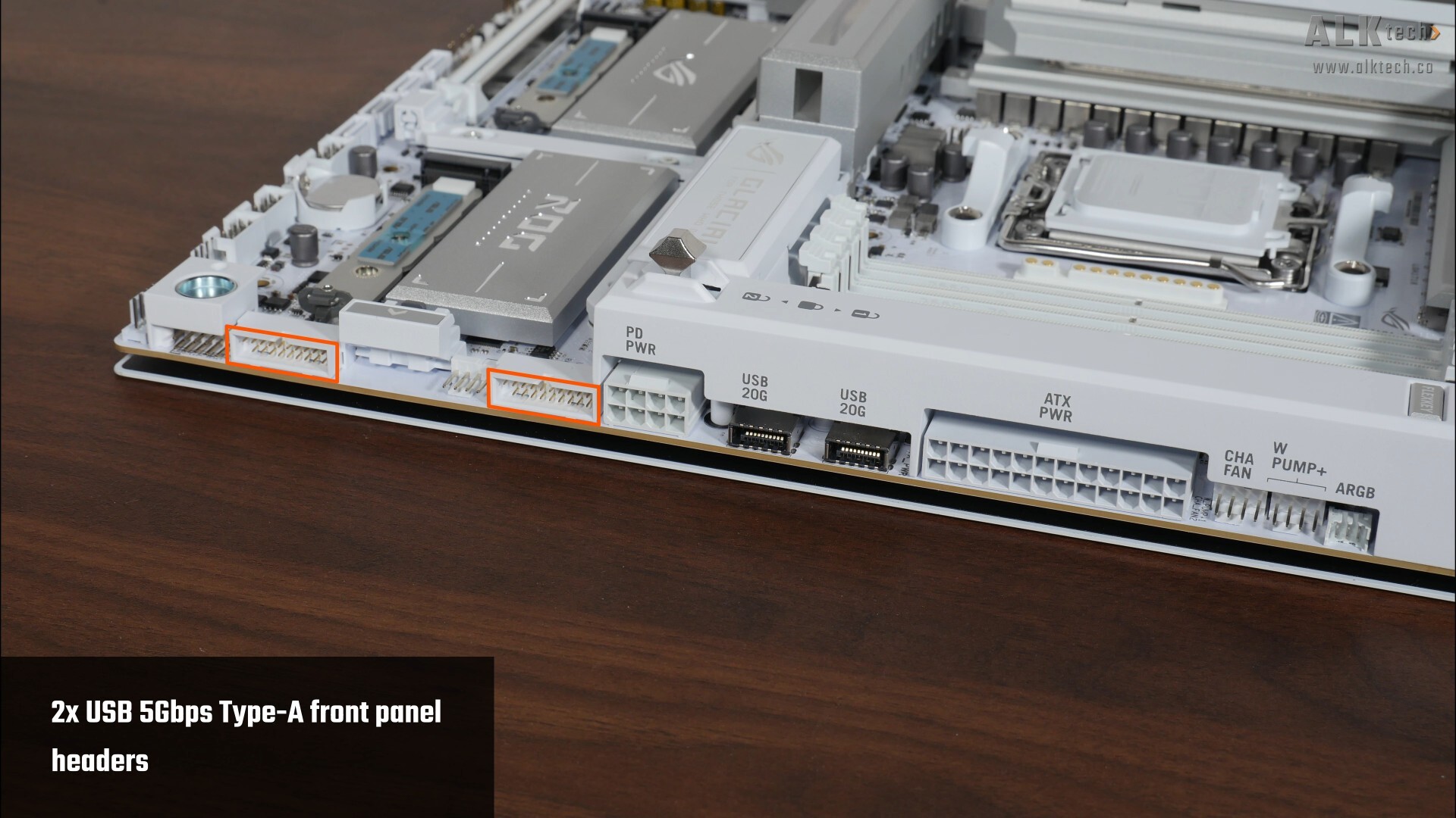  ASUS ROG CROSSHAIR X870E GLACIAL Front Panel USB 5Gbps Type-A