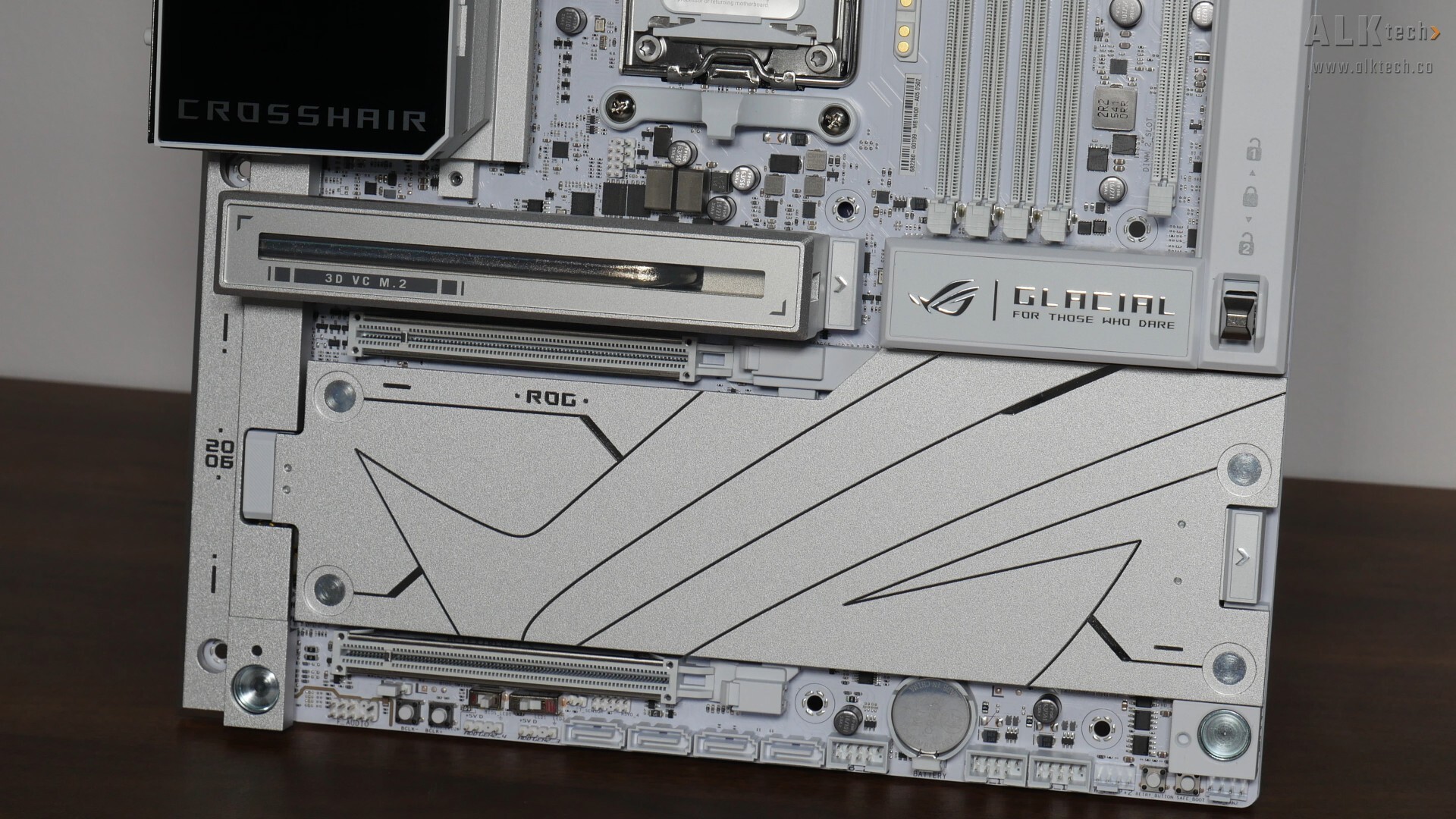  ASUS ROG CROSSHAIR X870E GLACIAL M.2 Heatsinks