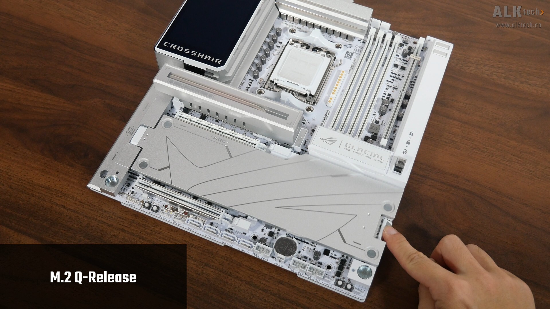  ASUS ROG CROSSHAIR X870E GLACIAL M.2 Q-Release