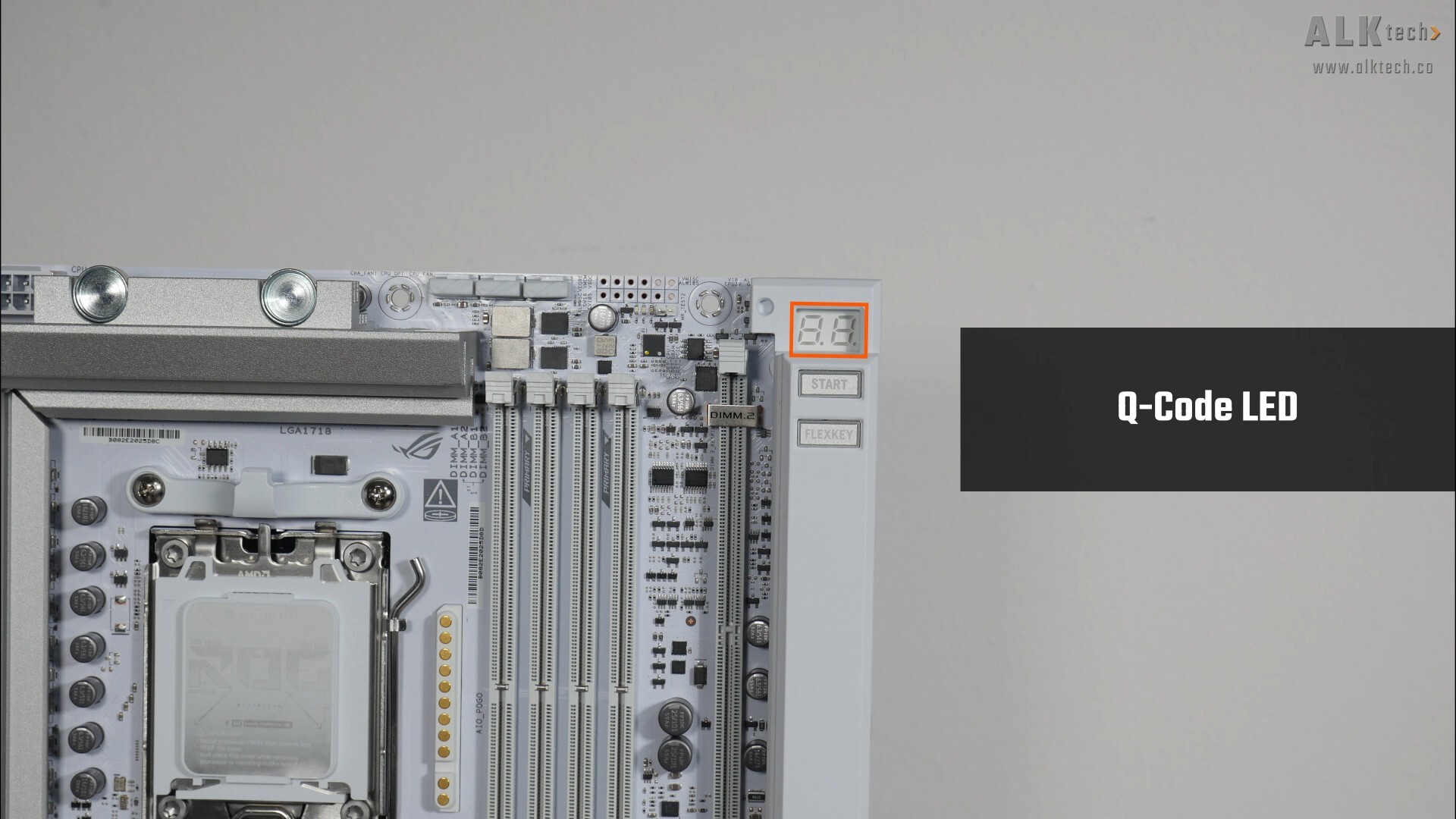  ASUS ROG CROSSHAIR X870E GLACIAL Q-Code LED