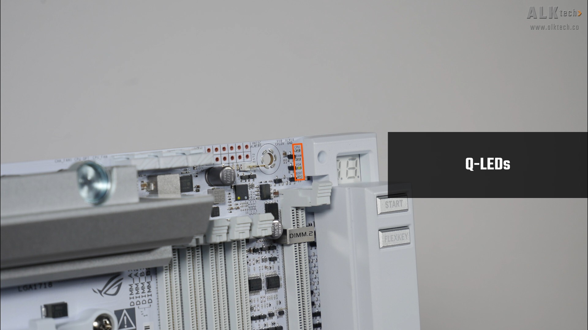  ASUS ROG CROSSHAIR X870E GLACIAL Q-LEDs (1)