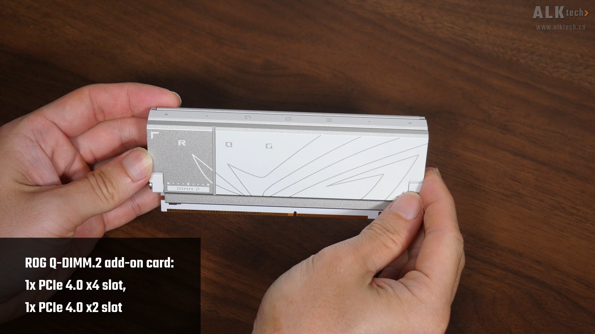  ASUS ROG CROSSHAIR X870E GLACIAL ROG Q-DIMM.2 Add-on Card (1)