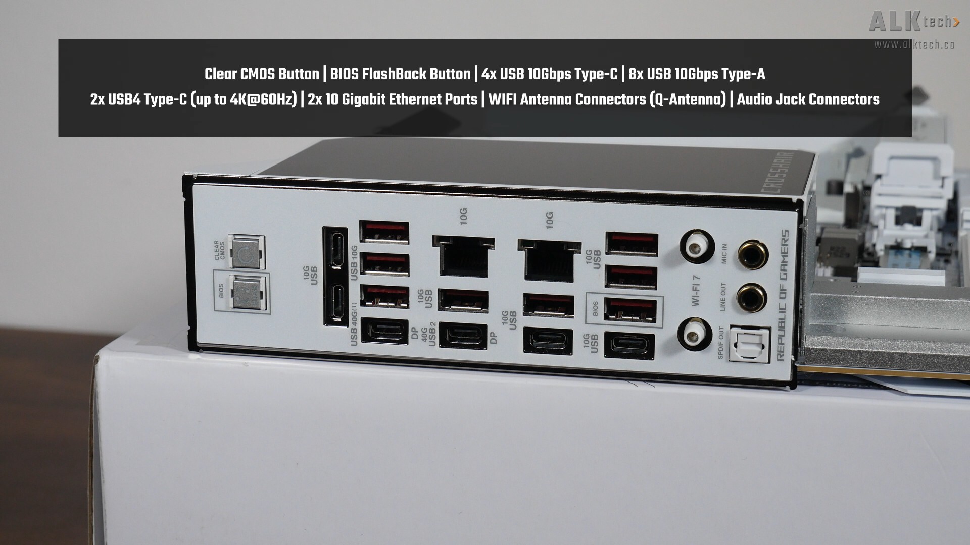  ASUS ROG CROSSHAIR X870E GLACIAL Rear IO