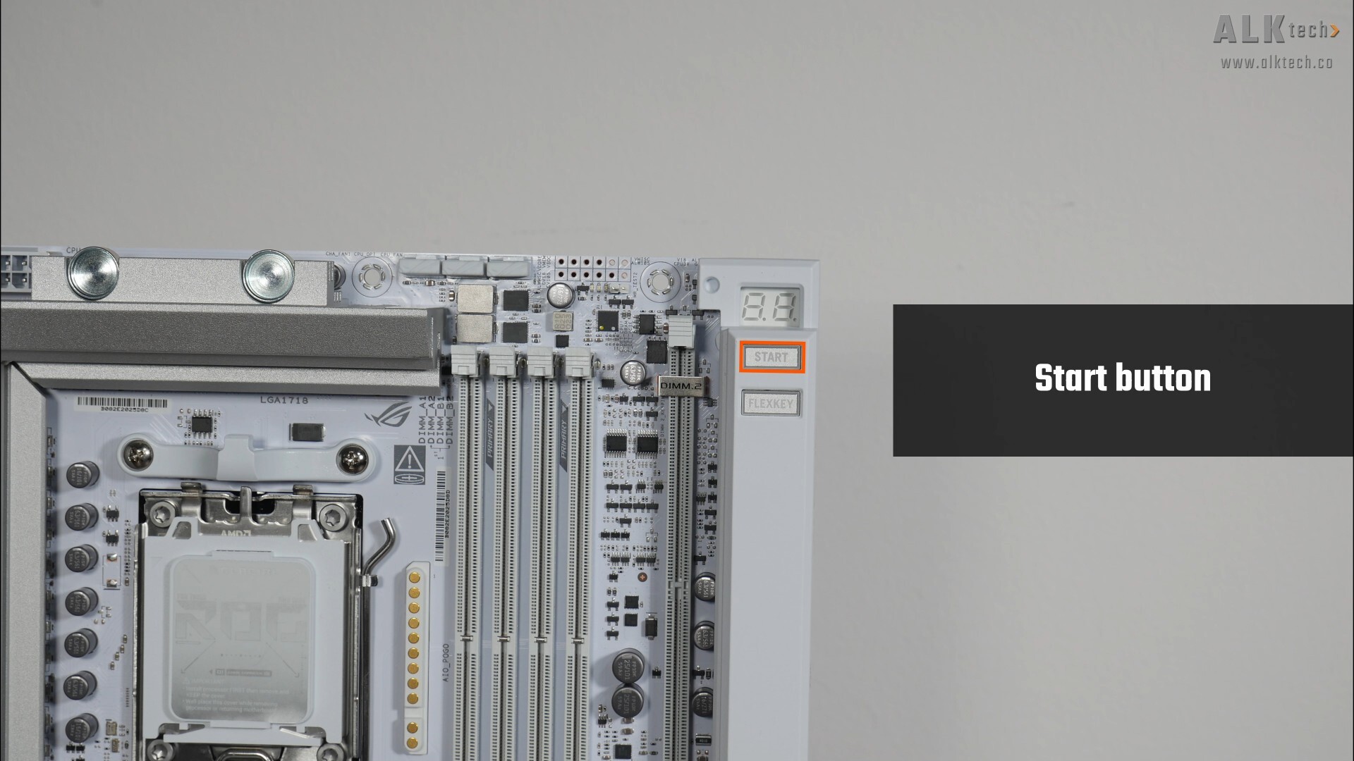  ASUS ROG CROSSHAIR X870E GLACIAL Start Button