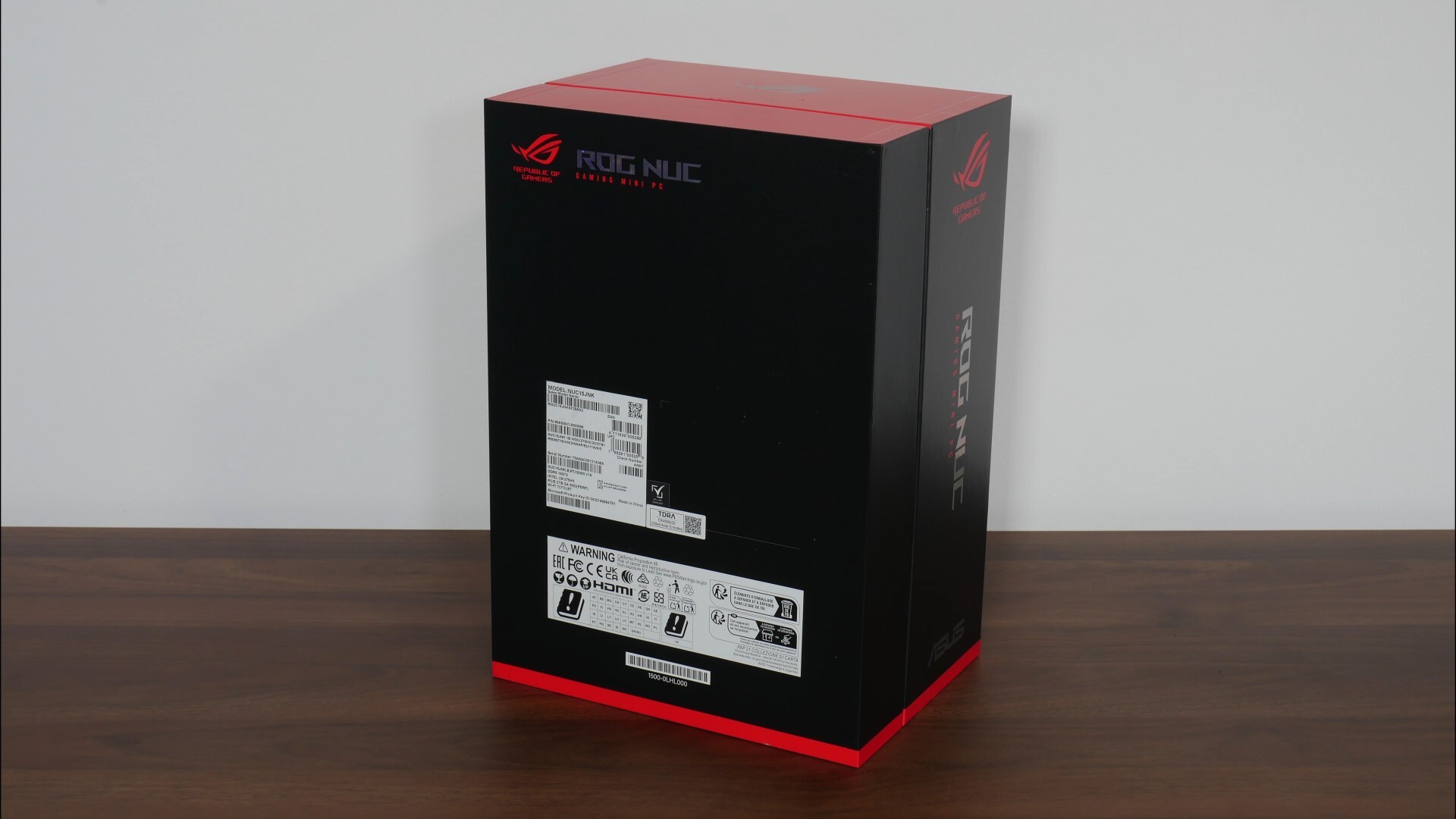 ASUS ROG NUC (2025) Packaging (Rear)
