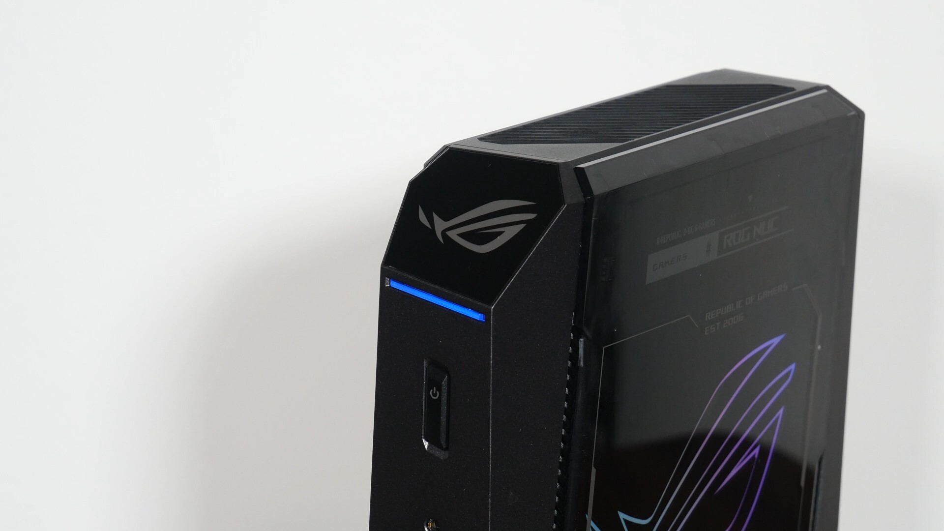 ASUS ROG NUC (2025) RGB Lighting (1)