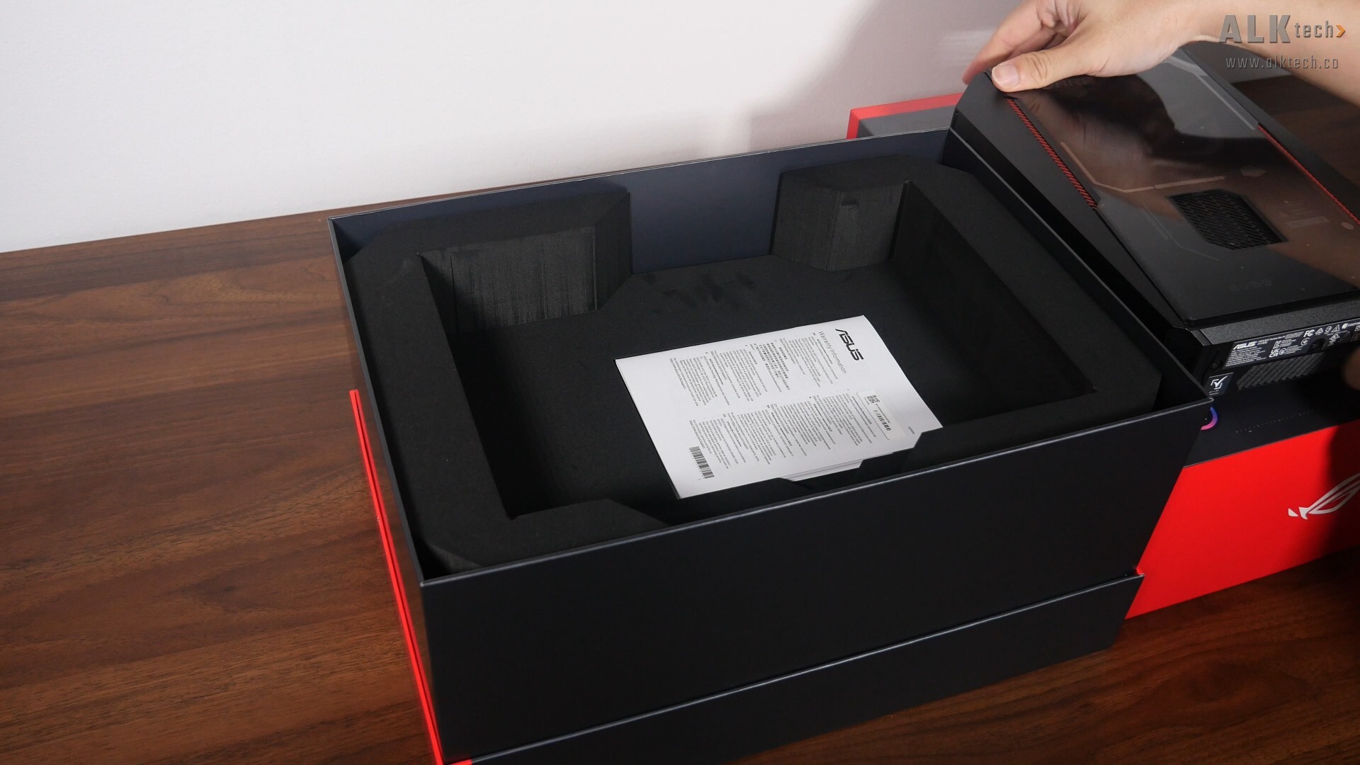 ASUS ROG NUC 16 Packaging (Accessories)