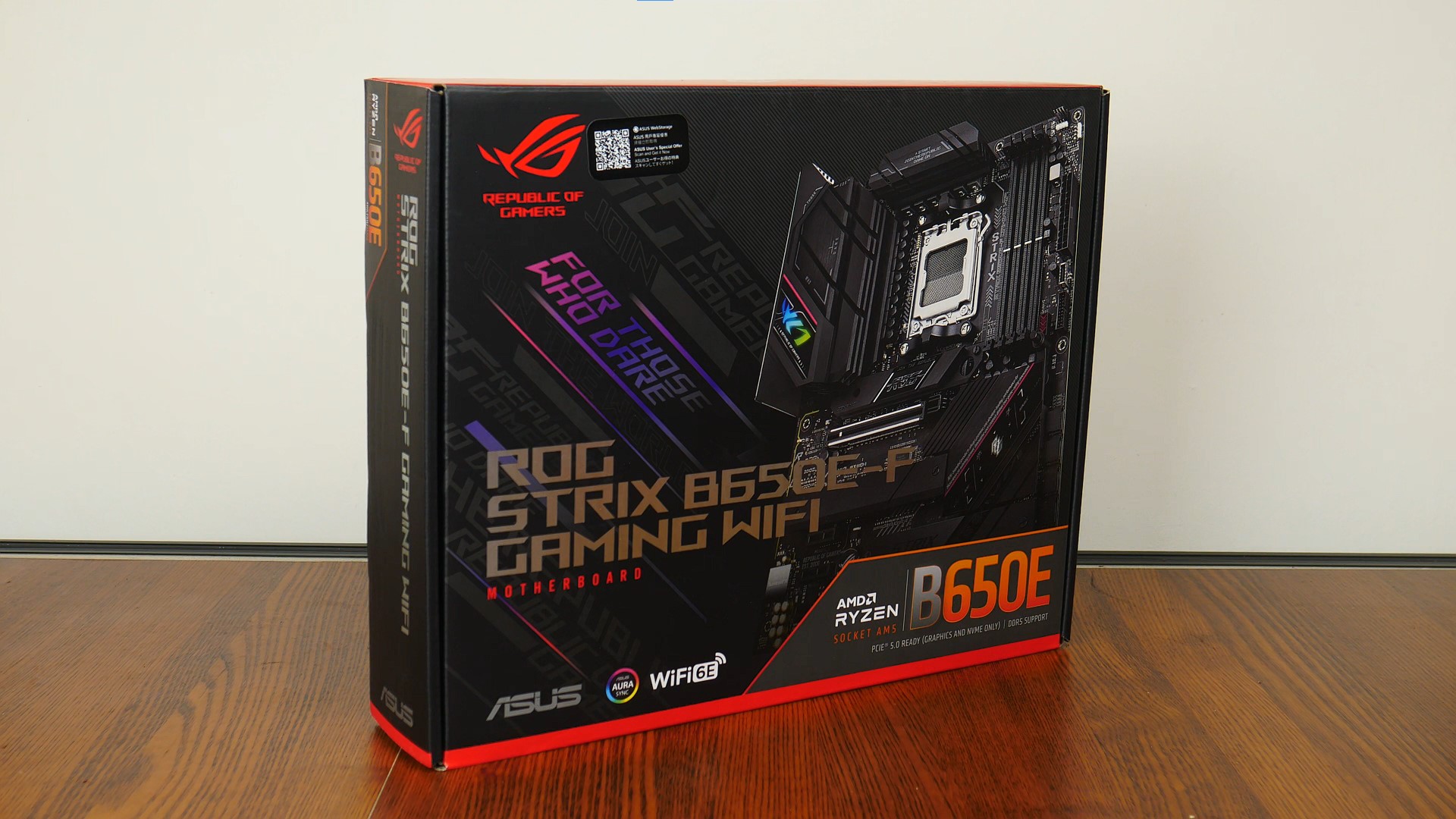 ASUS ROG STRIX B650E-F GAMING WIFI Packaging (Front)