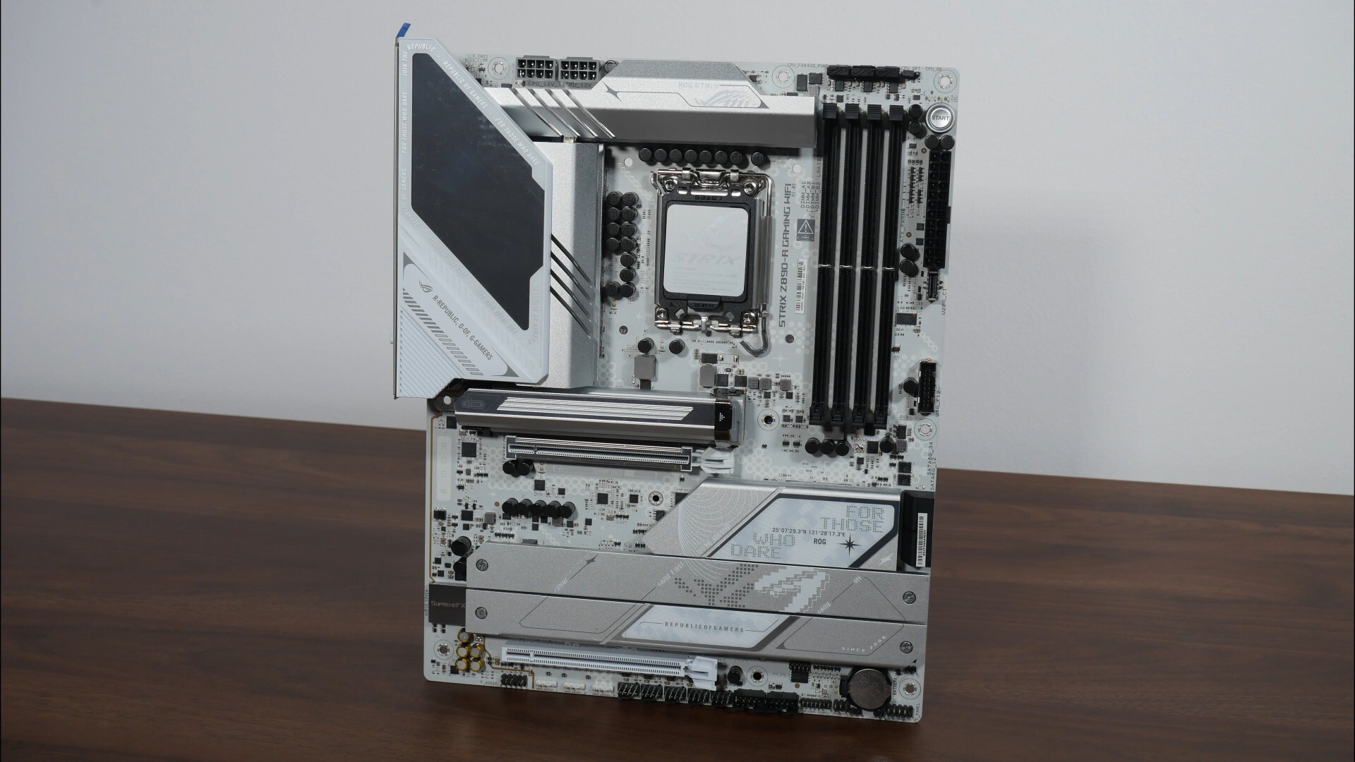 ASUS ROG STRIX Z890-A GAMING WIFI Aesthetics (Front)