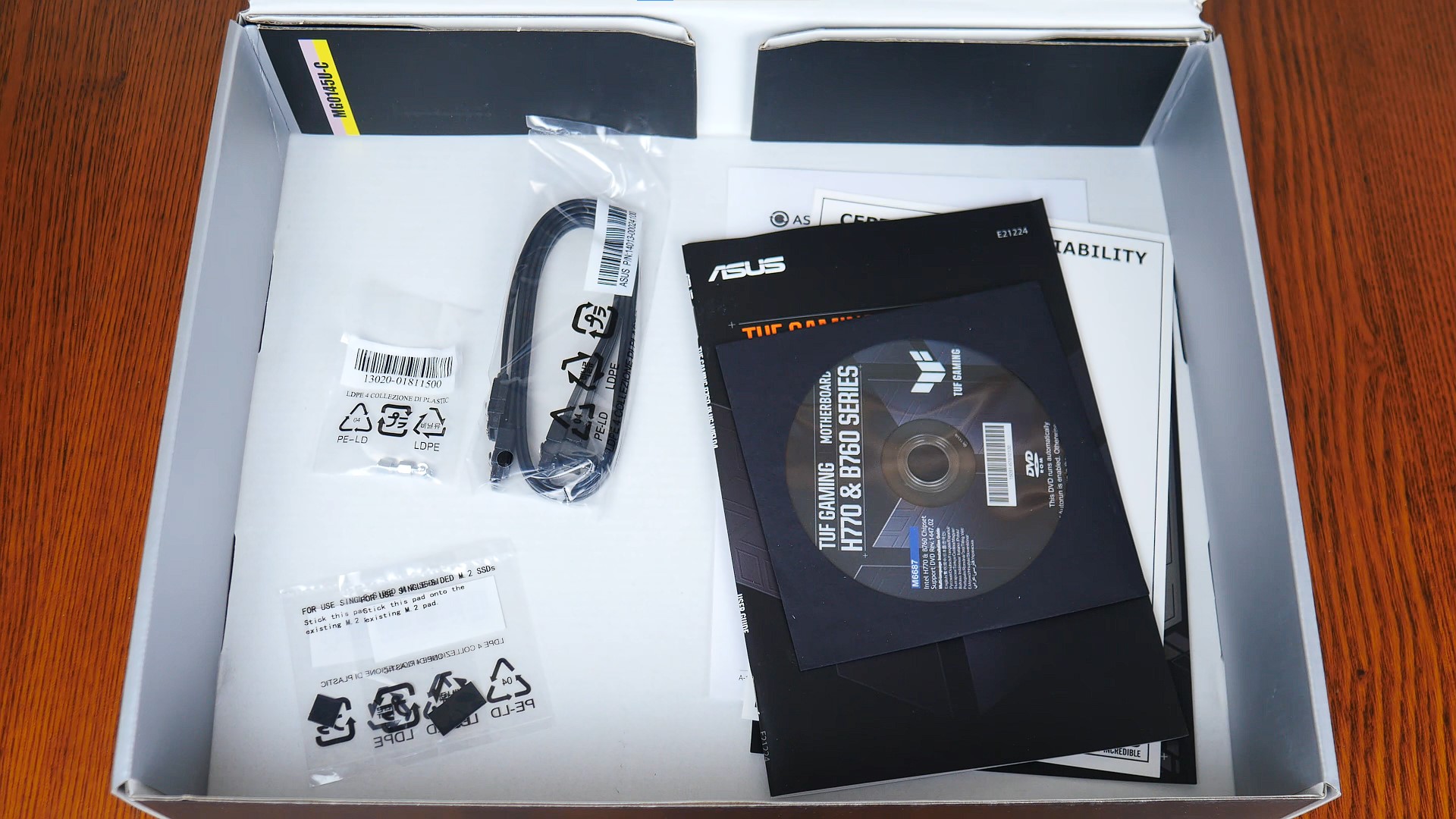 ASUS TUF GAMING B760-PLUS WIFI D4 Accessories