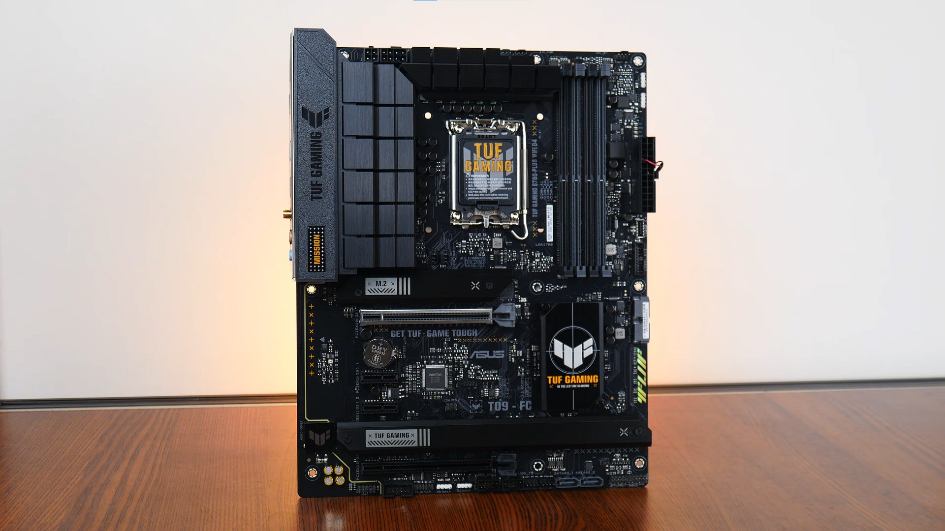 ASUS TUF GAMING B760-PLUS WIFI D4 Aesthetics (2)
