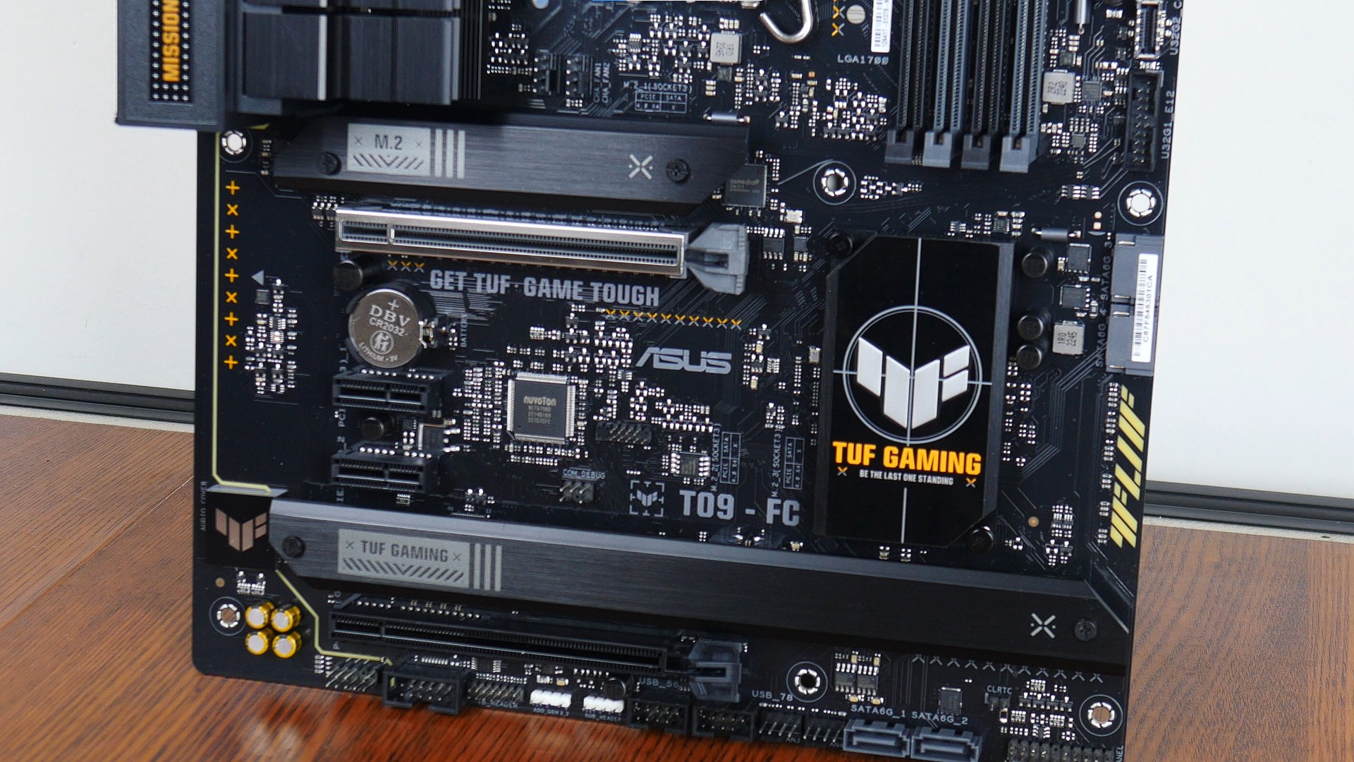 ASUS TUF GAMING B760-PLUS WIFI D4 Chipset & M.2 Heatsinks