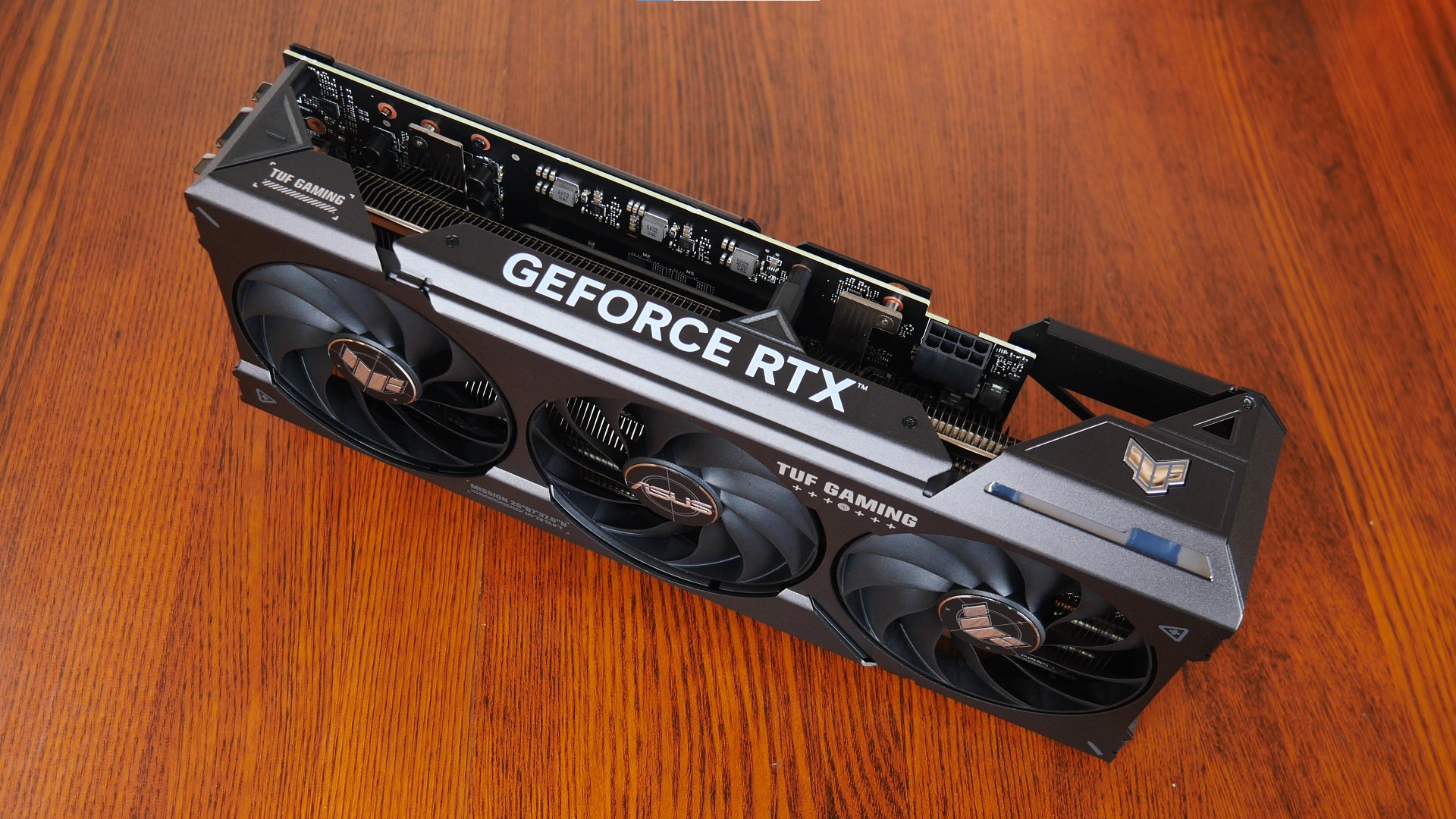 ASUS TUF Gaming GeForce RTX 4070 12GB GDDR6X OC Edition Aesthetics (3)