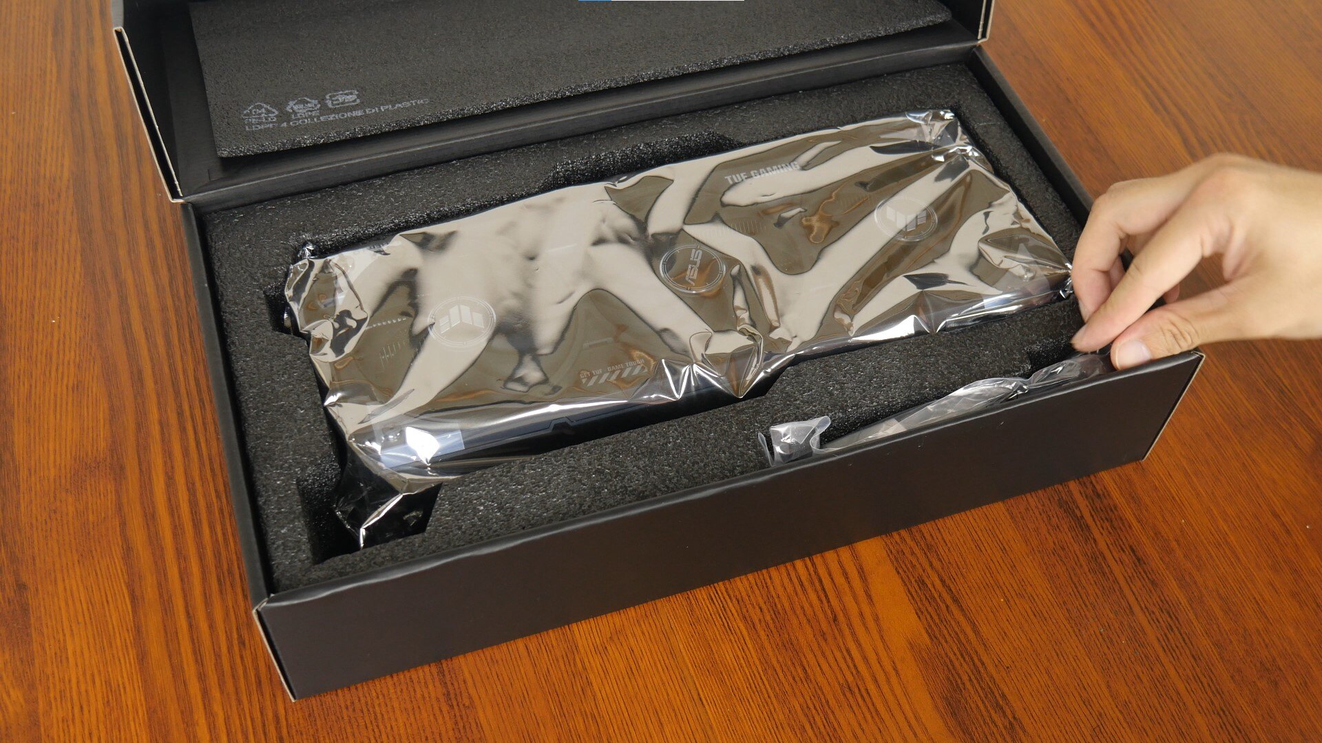 ASUS TUF Gaming GeForce RTX 5070 Ti 16GB GDDR7 OC Edition Packaging (Contents)