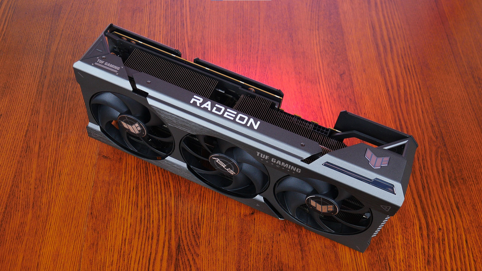 ASUS TUF Gaming Radeon RX 7900 XT OC Edition 20GB GDDR6 Aesthetics (3)