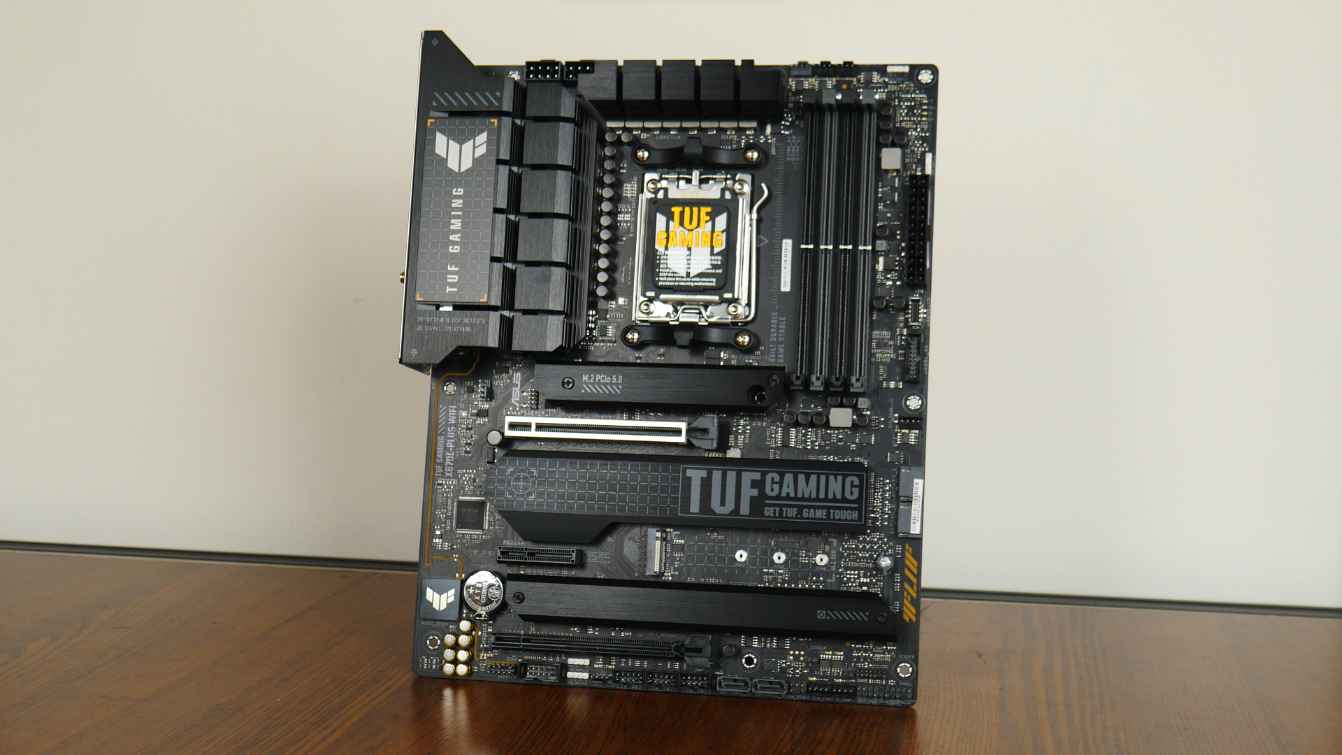 ASUS TUF GAMING X670E-PLUS WIFI Aesthetics