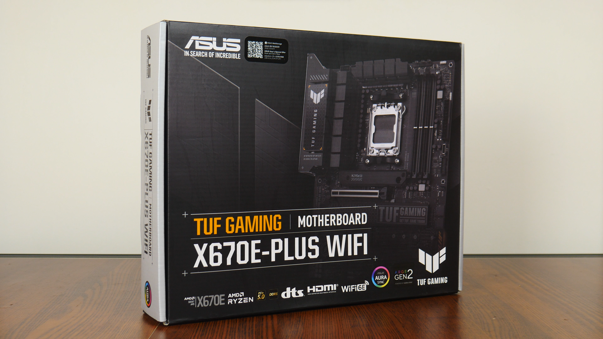 ASUS TUF GAMING X670E-PLUS WIFI Packaging
