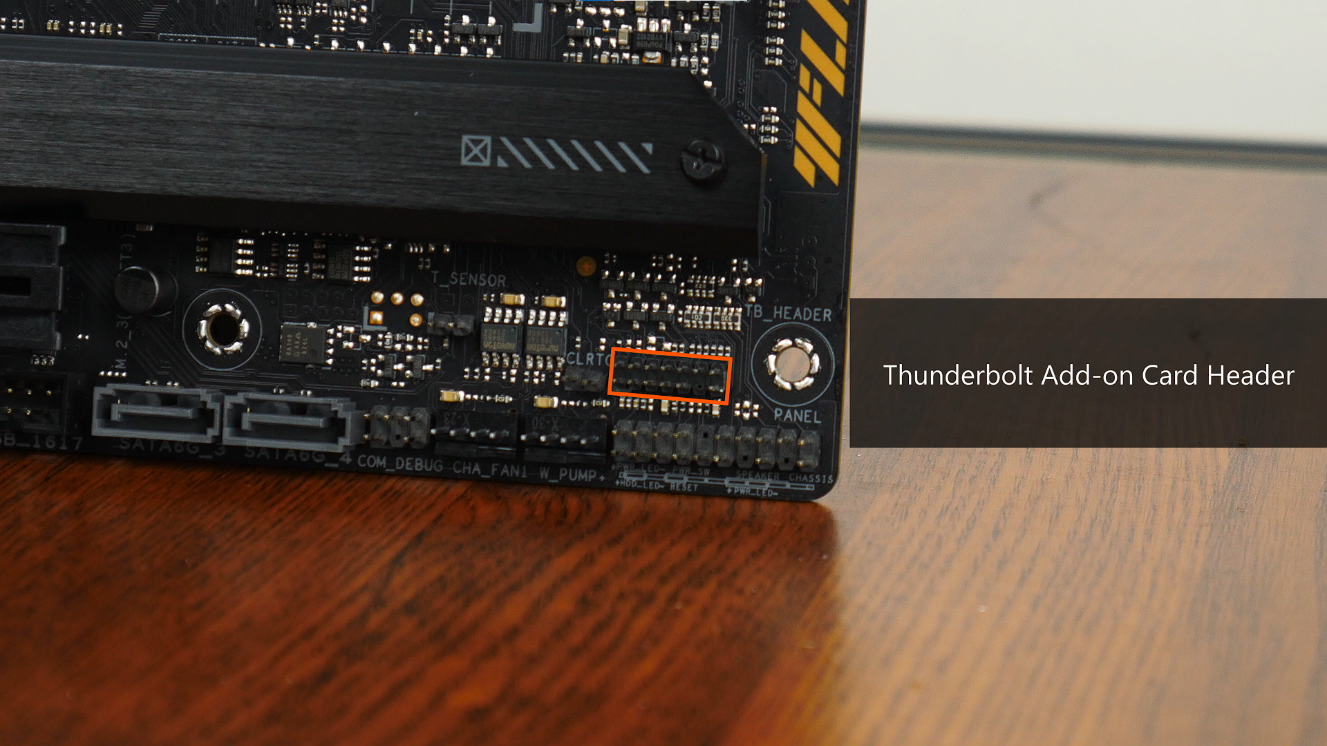 ASUS TUF GAMING X670E-PLUS WIFI Thunderbolt Add-on Card Header