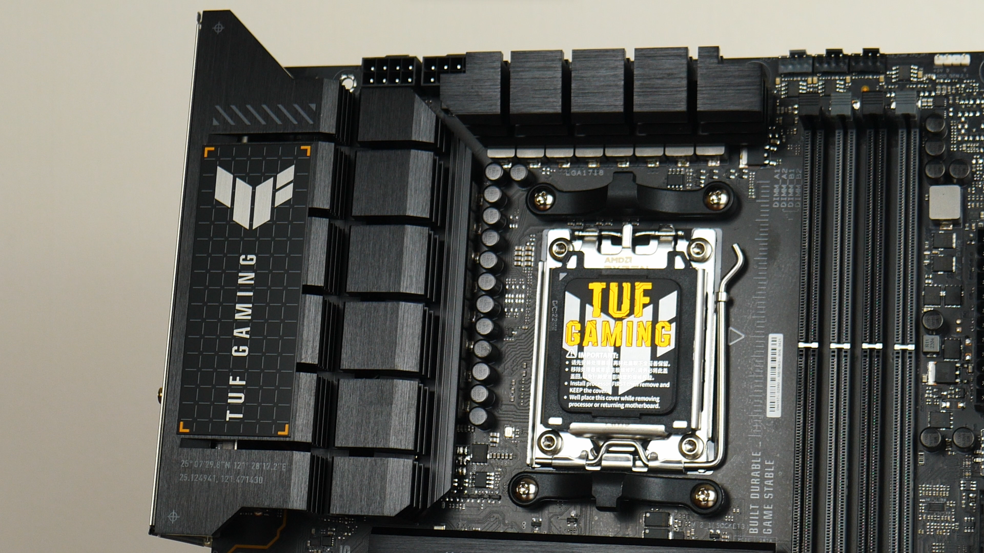 ASUS TUF GAMING X670E-PLUS WIFI VRM Heatsinks
