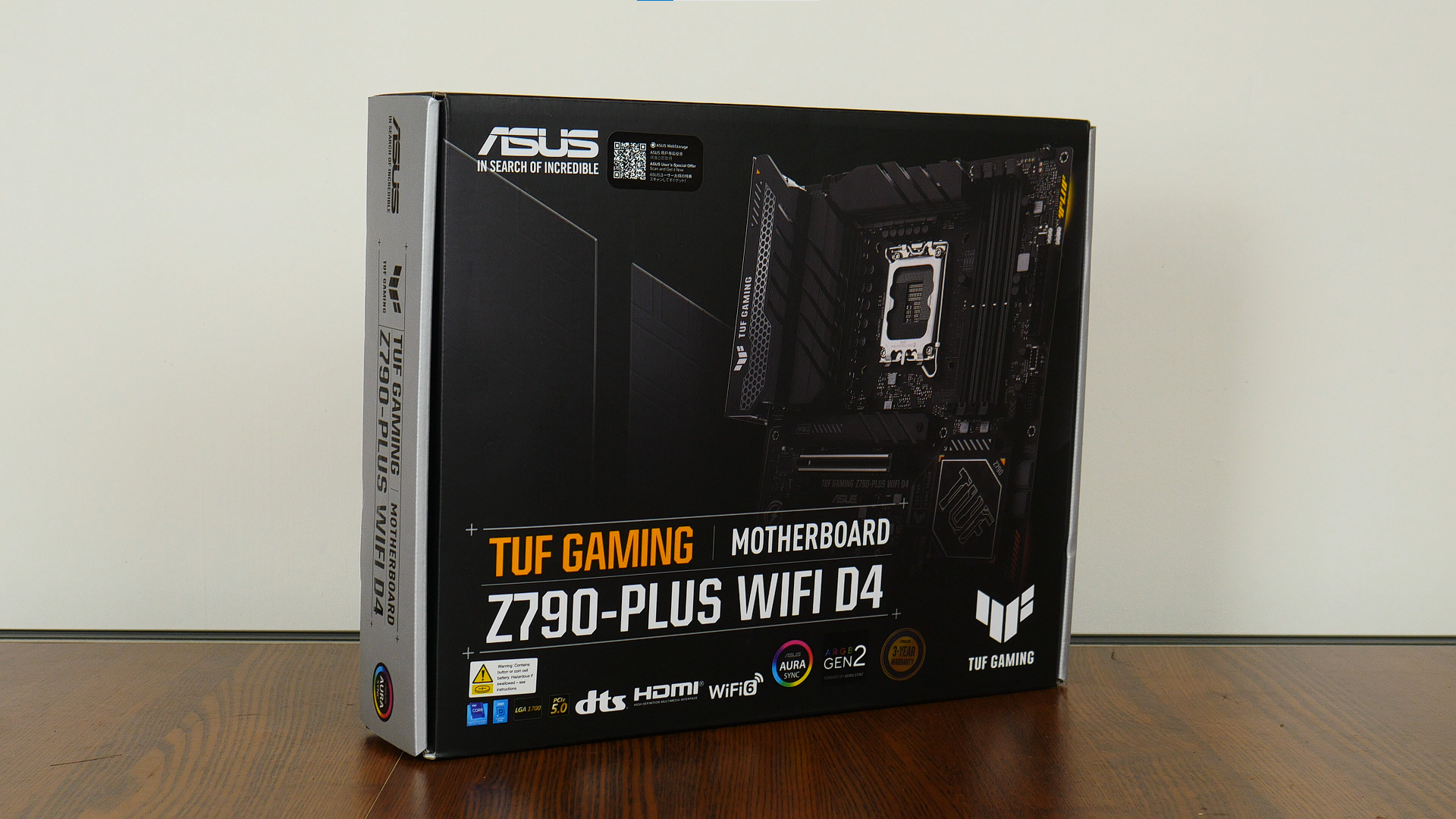 ASUS TUF Gaming Z790-PLUS WIFI D4 Packaging