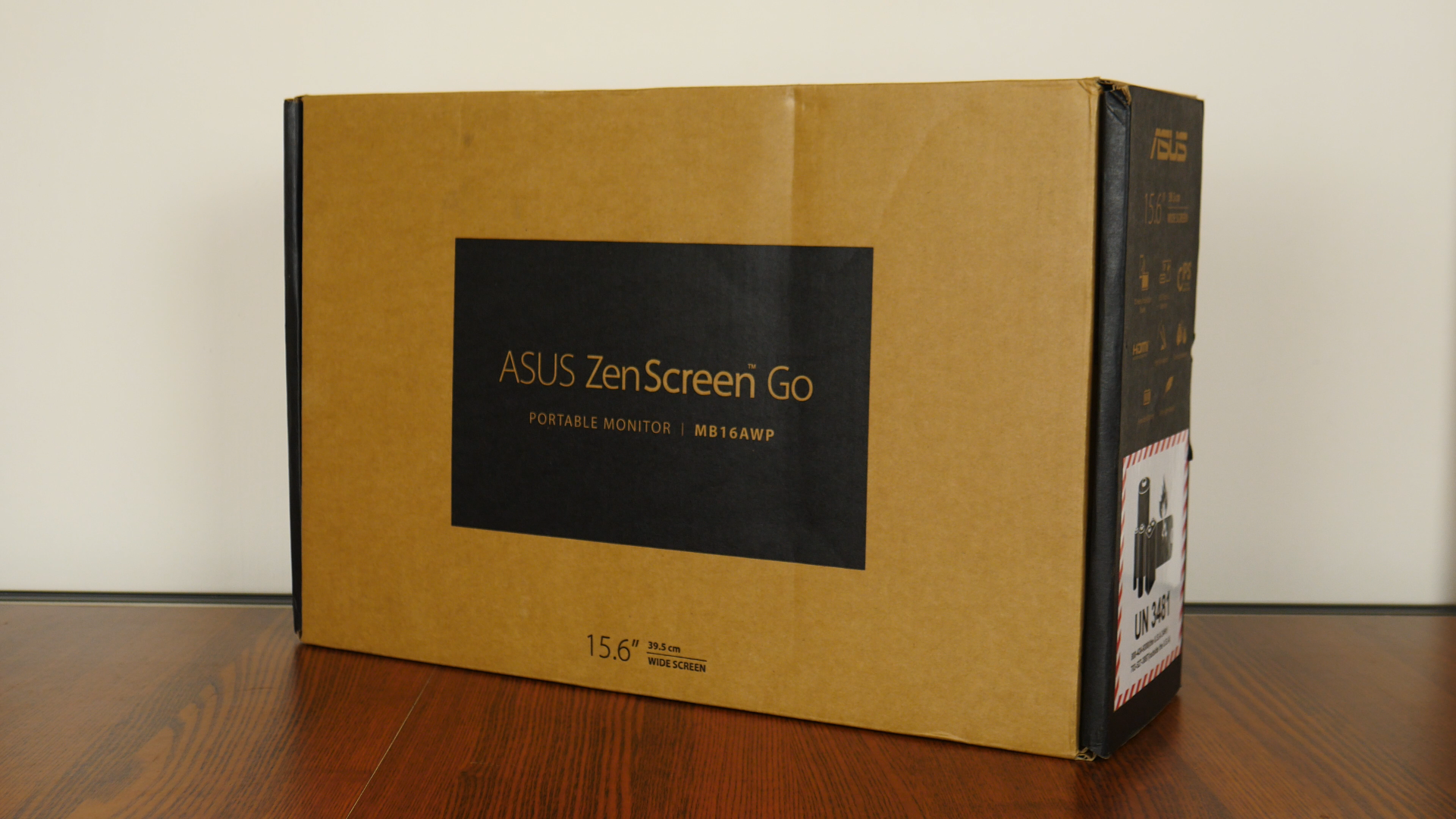 ASUS ZenScreen GO MB16AWP Box
