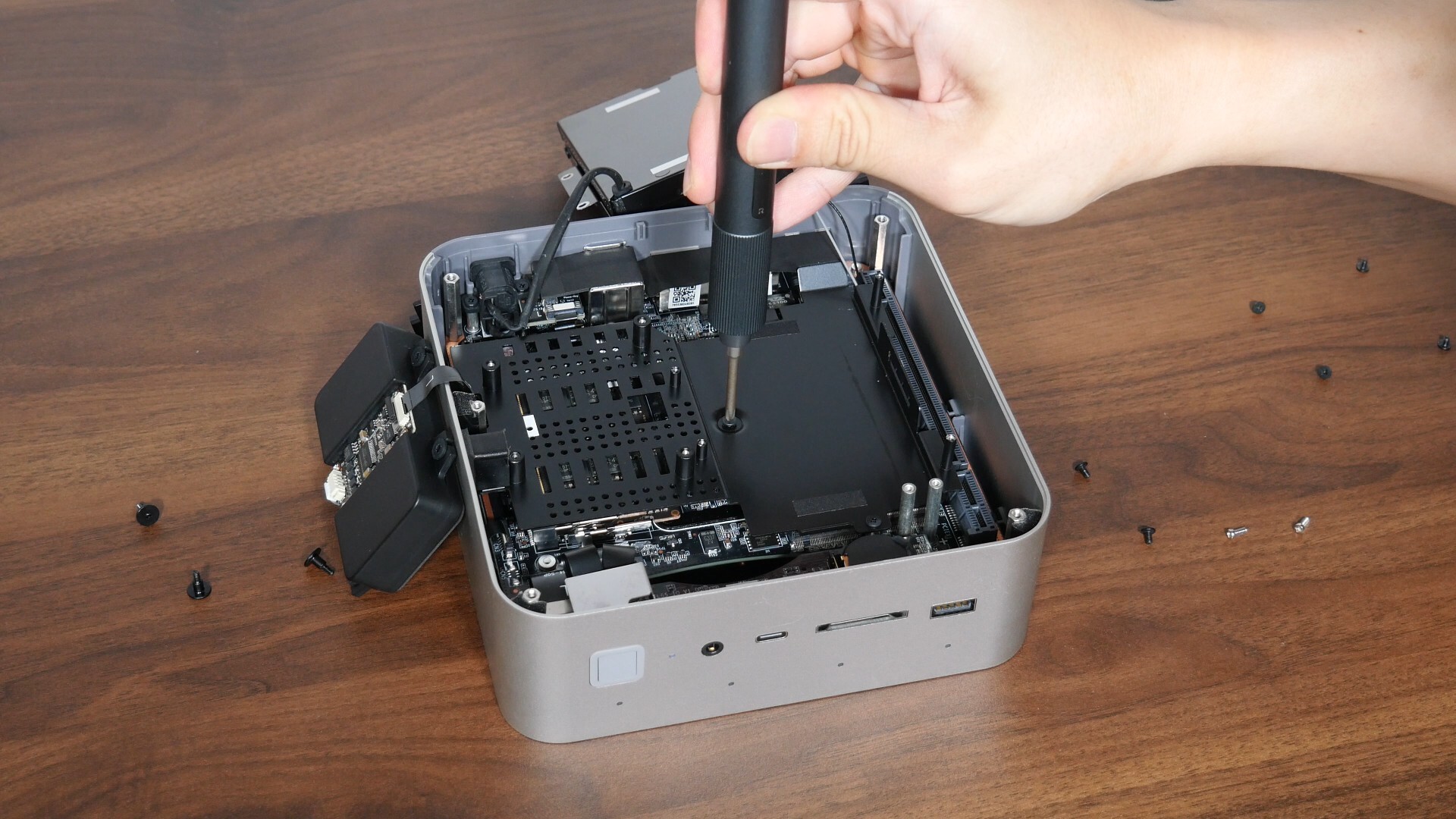 Beelink GTi15 Ultra Service Access (5)