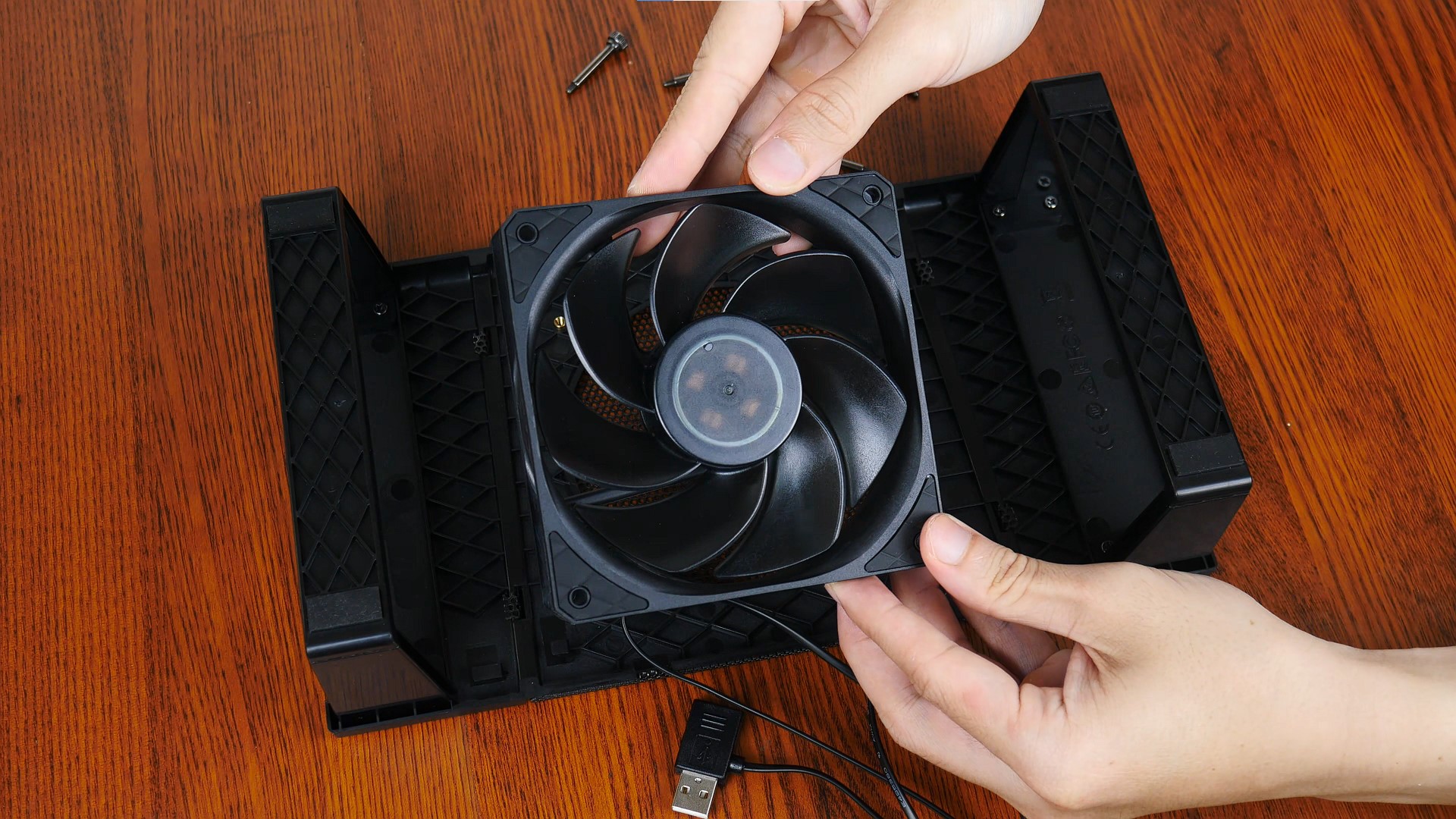 Cooler Master Connect Stand Fan Removal