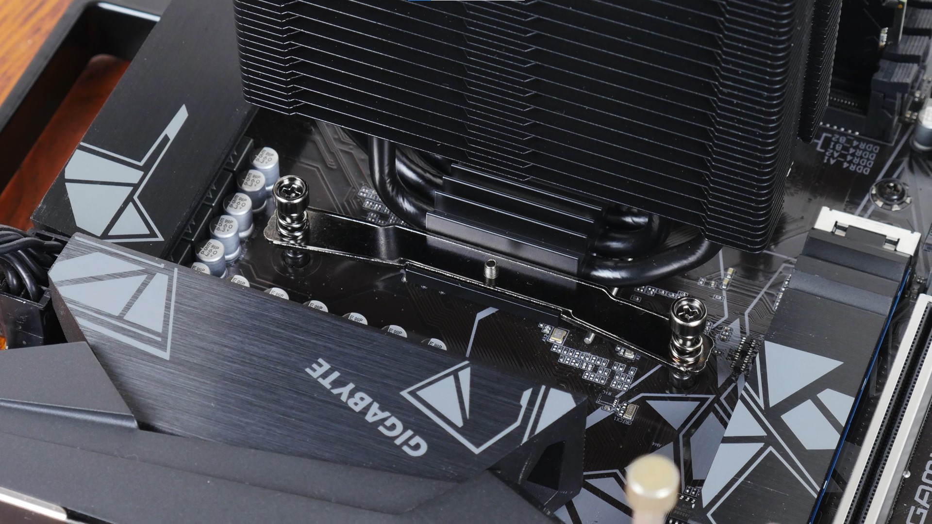 Cooler Master Hyper 212 Halo Black Installation (2)